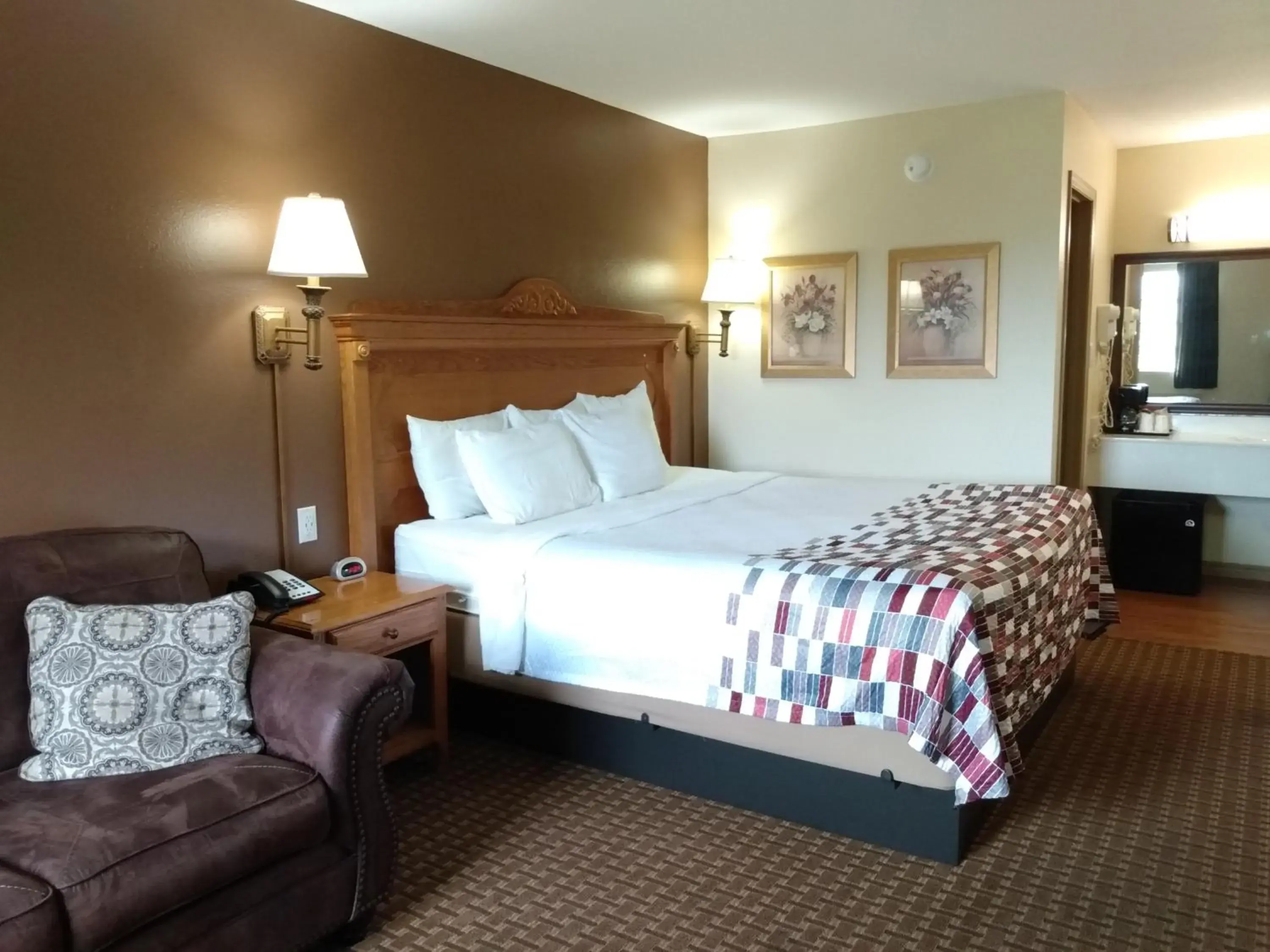 Bedroom, Bed in Gazebo Inn Bedroom, Bed in Gazebo Inn