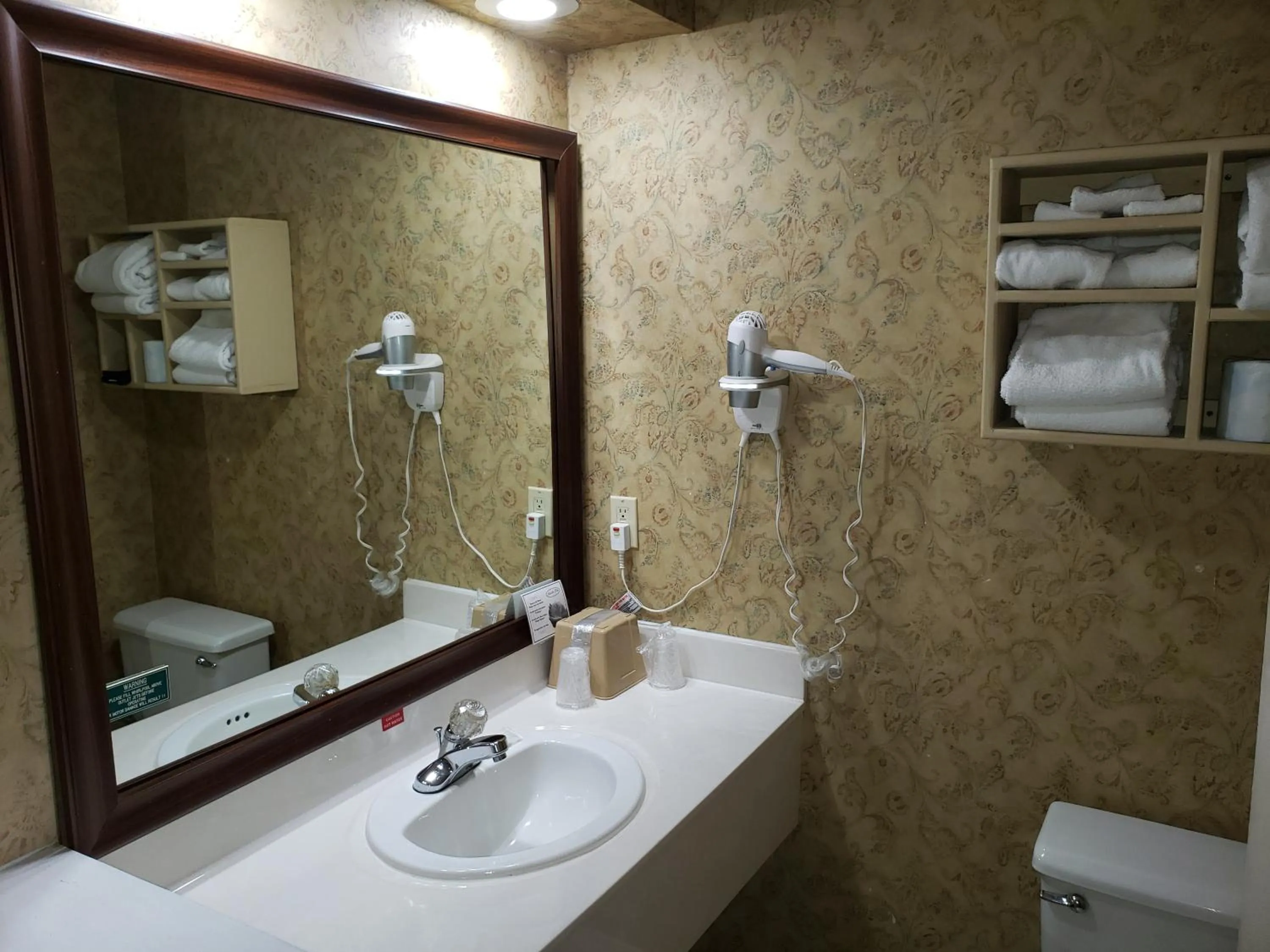 Bathroom in Gazebo Inn