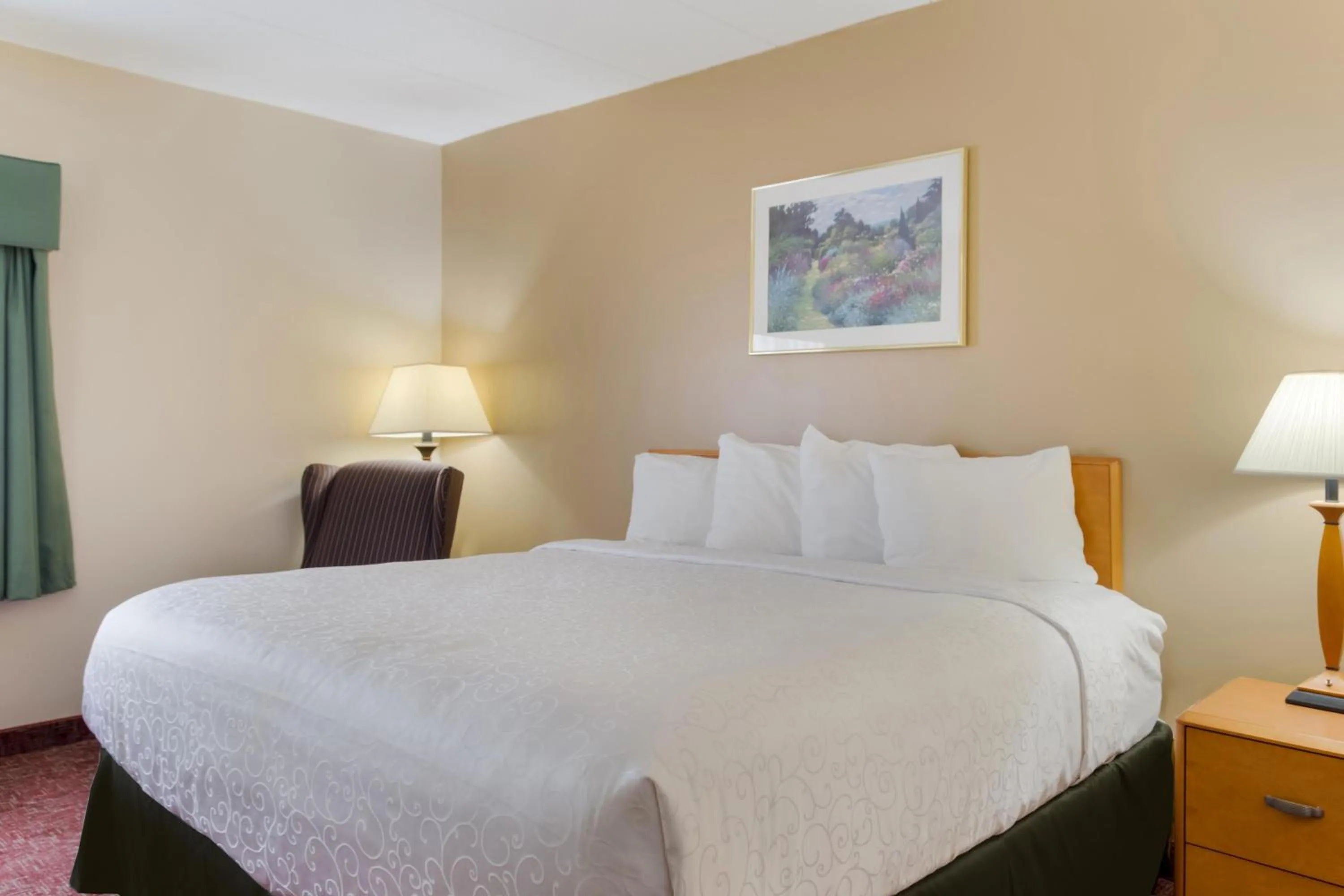 Bedroom, Bed in All Seasons Inn & Suites Smithfield Providence