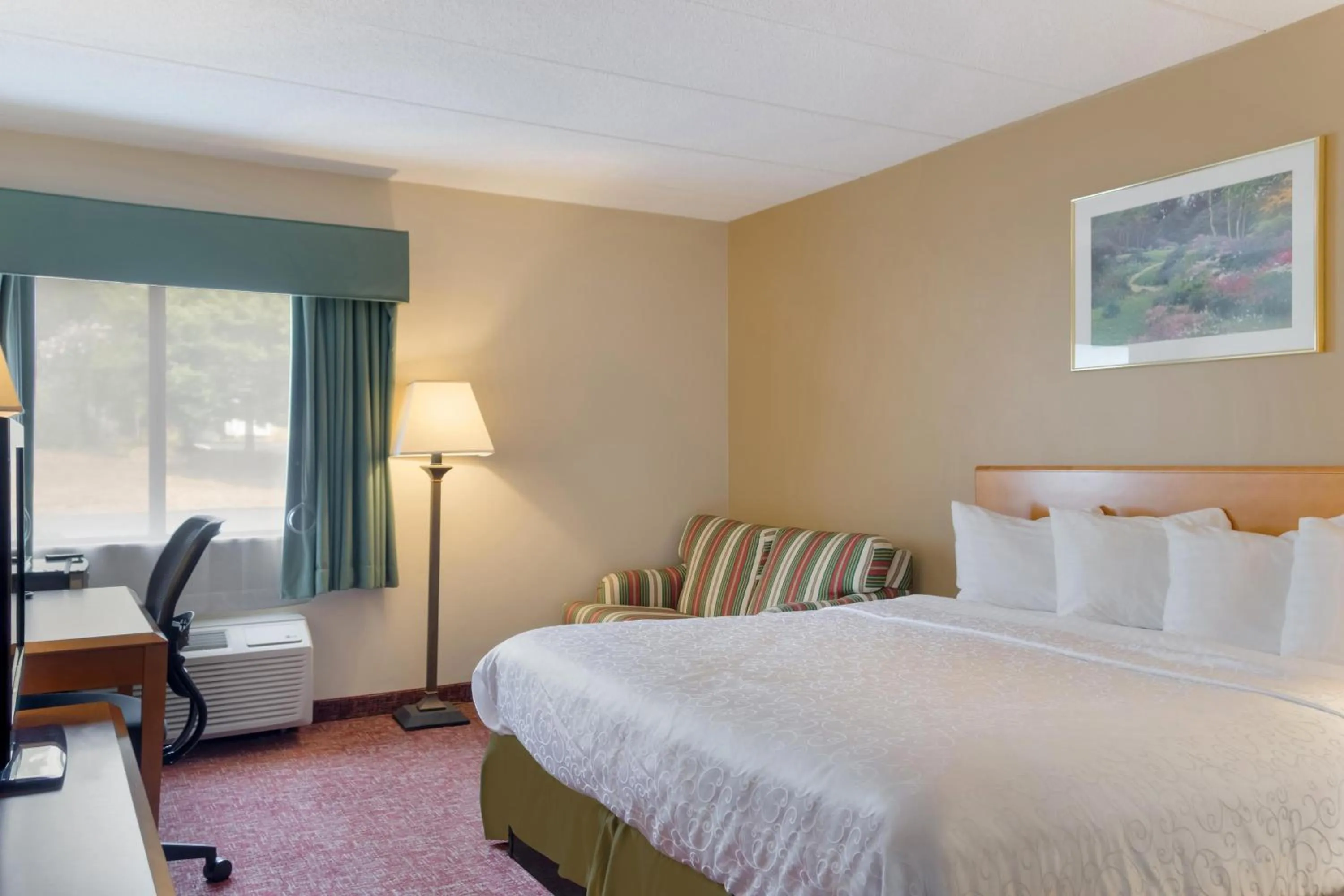 Bedroom, Bed in All Seasons Inn & Suites Smithfield Providence