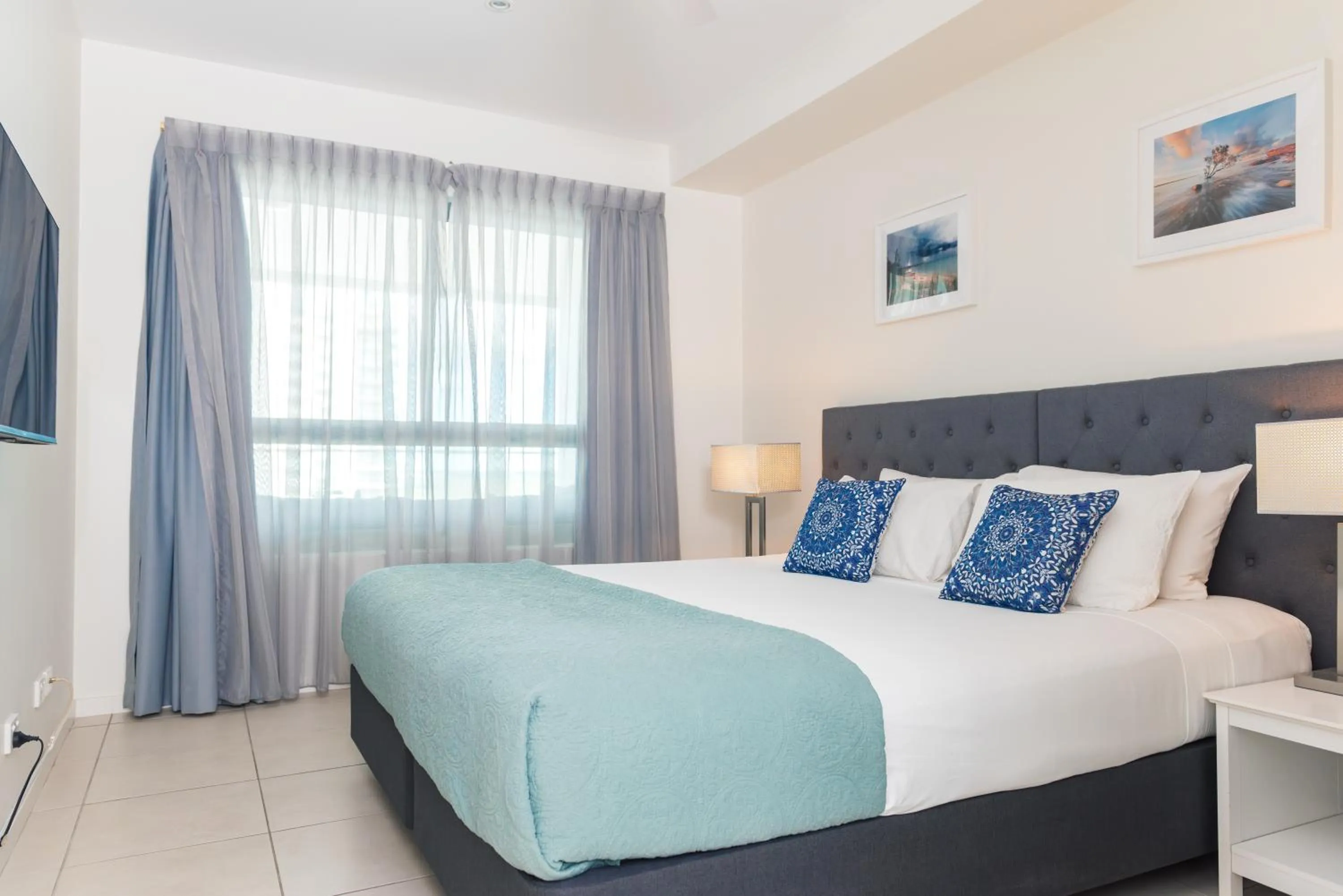 Bedroom, Bed in Darwin Harbour Suites