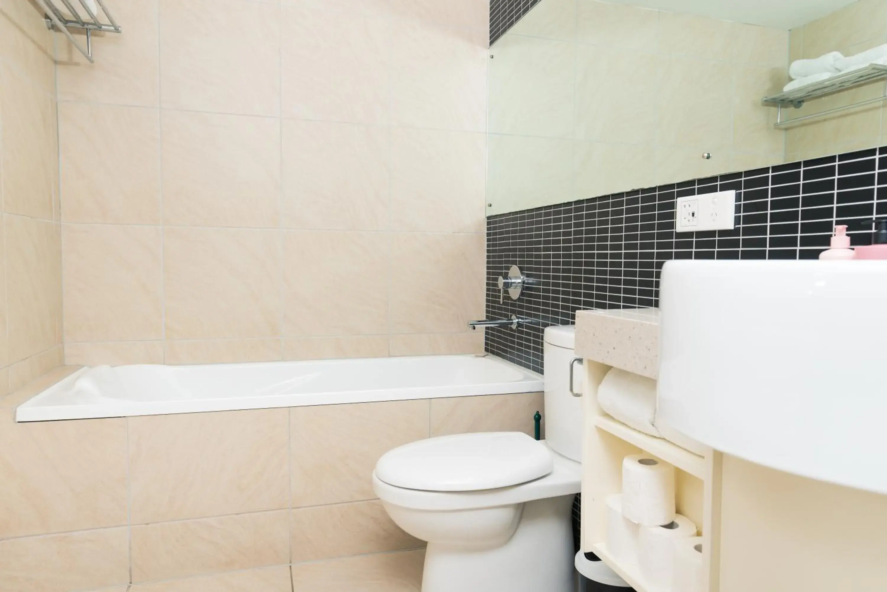 Bath in Darwin Harbour Suites Bath in Darwin Harbour Suites