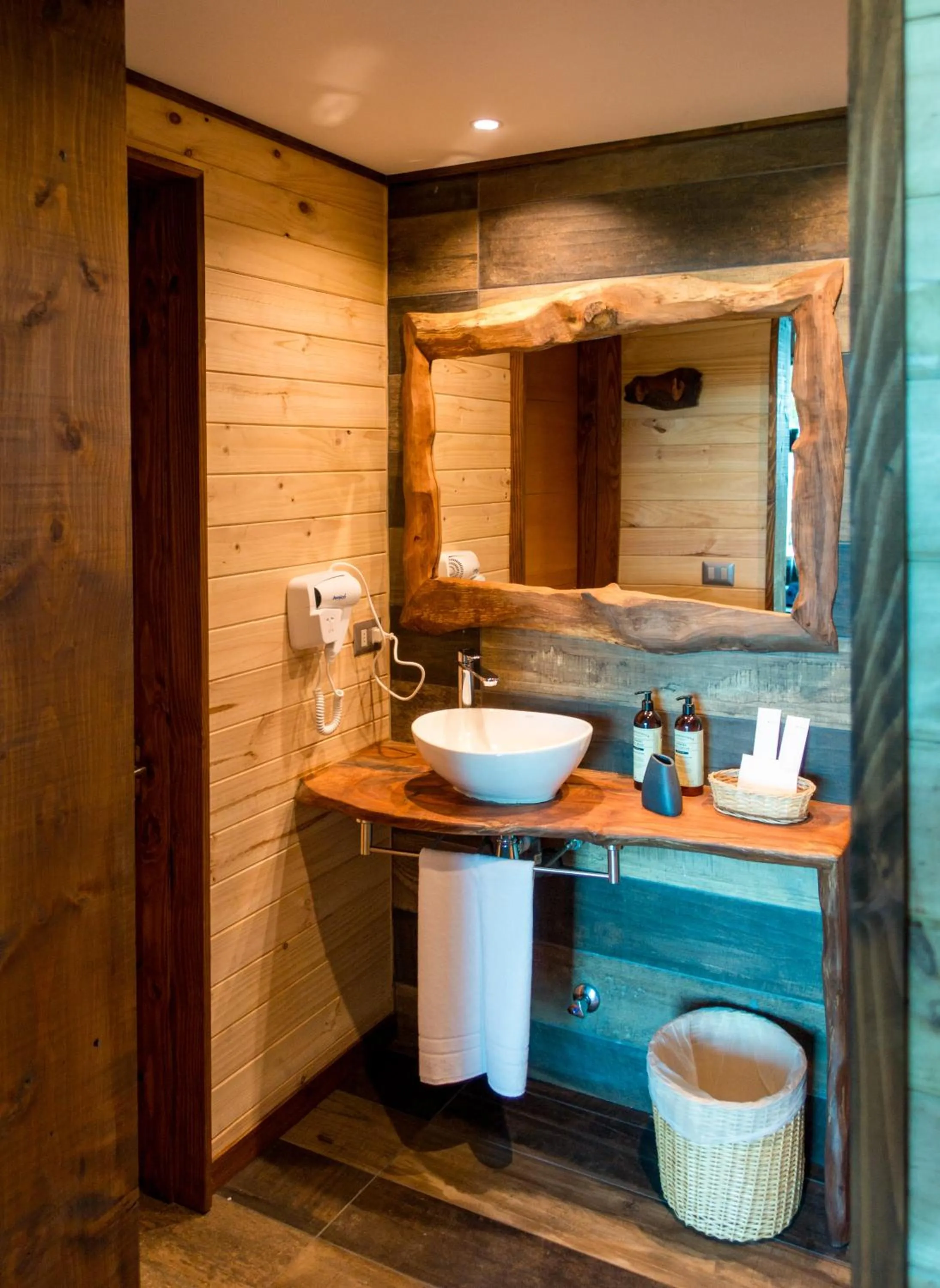 Toilet in NI-NEWEN Hotel & Lodge