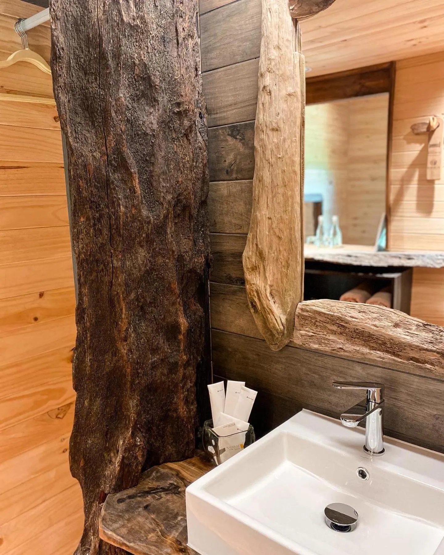 Bathroom in NI-NEWEN Hotel & Lodge