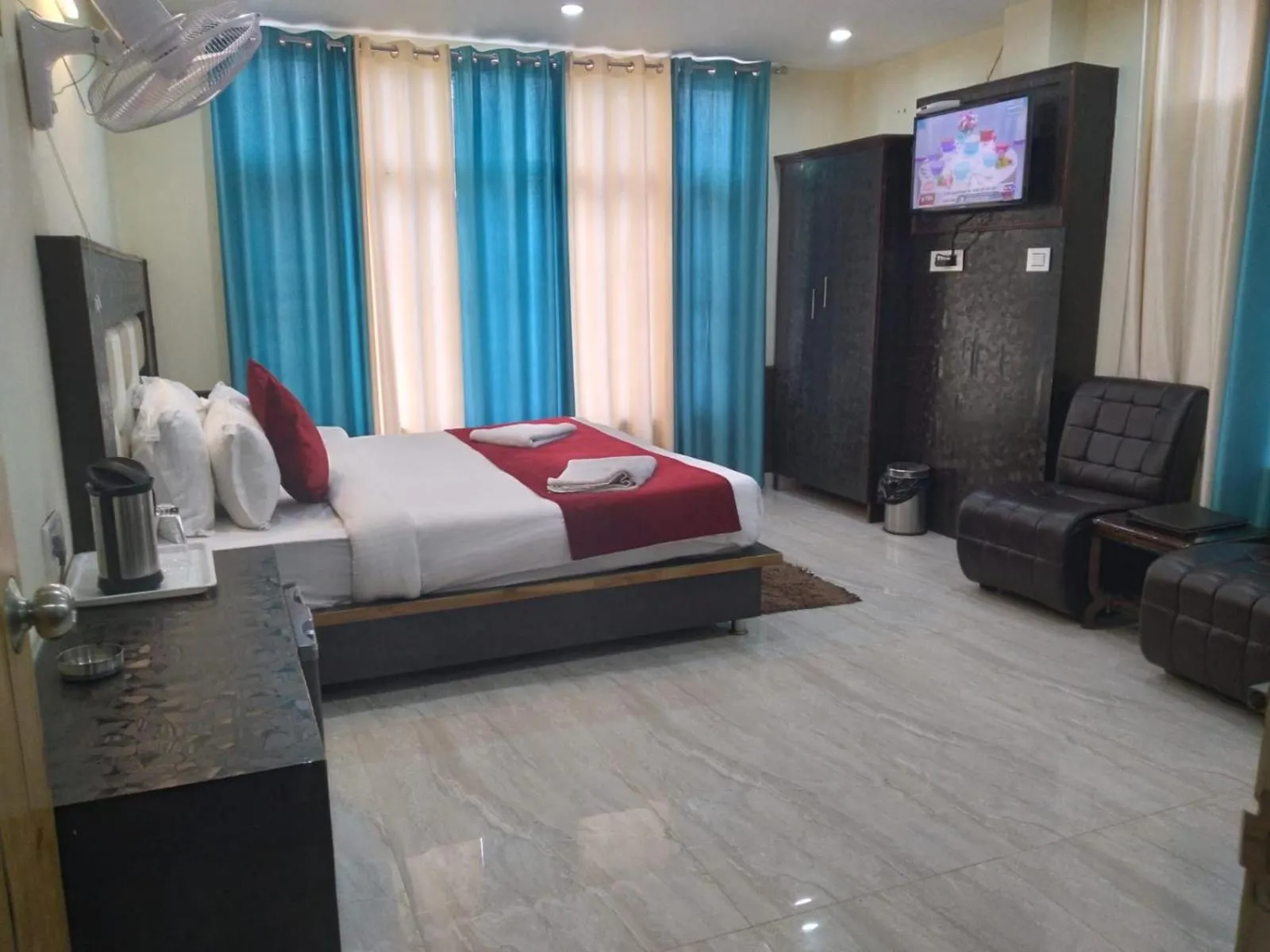 Bed in Marina Group of hotel Mountain View Free Parking-cricket stadium 9 km-Mcleodganj 2 km- Bhagsunag 4