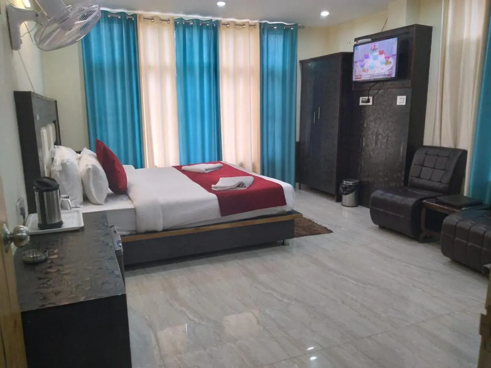 Bed in Marina Group of hotel Mountain View Free Parking-cricket stadium 9 km-Mcleodganj 2 km- Bhagsunag 4 Bed in Marina Group of hotel Mountain View Free Parking-cricket stadium 9 km-Mcleodganj 2 km- Bhagsunag 4