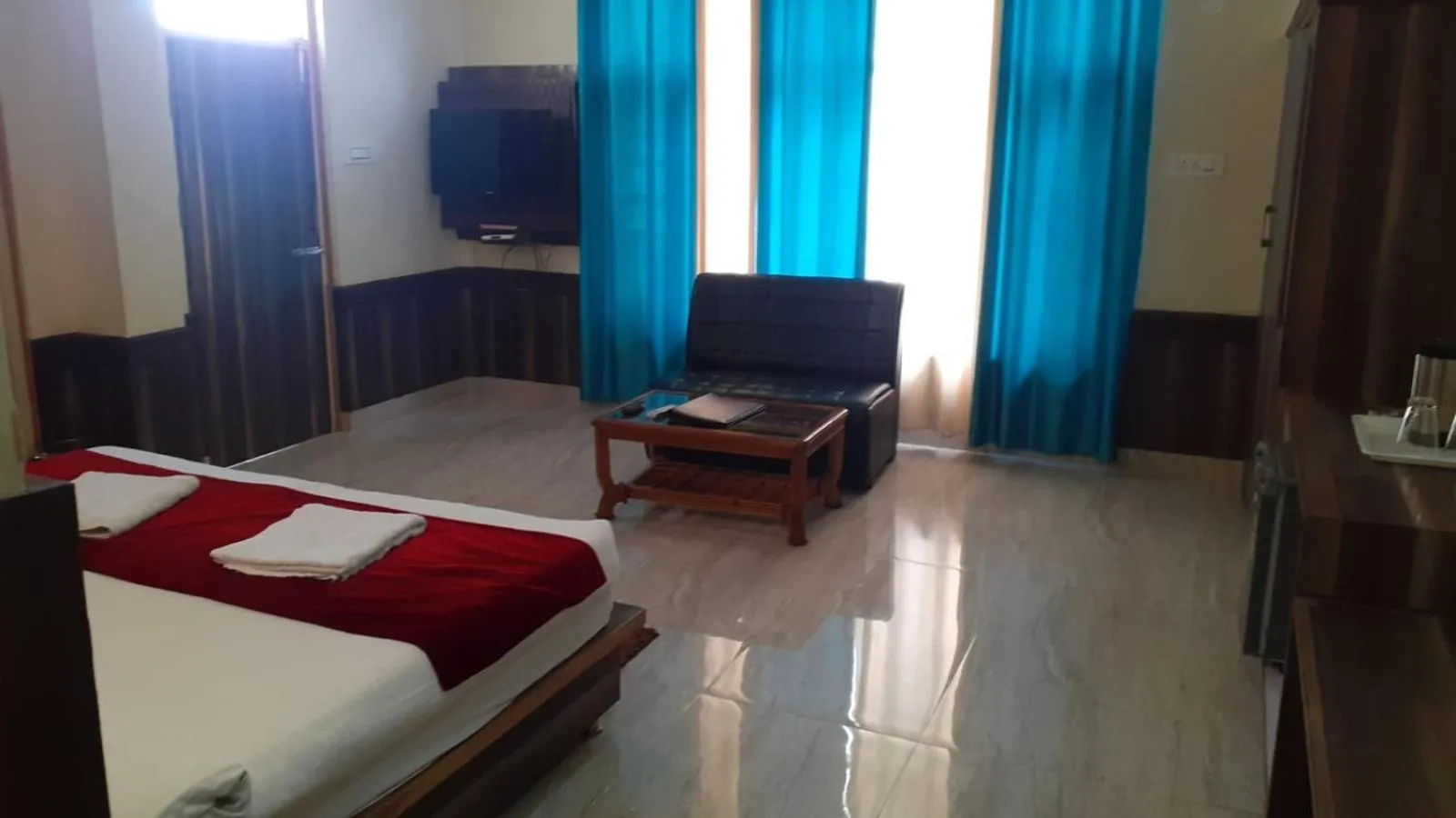 Bed in Marina Group of hotel Mountain View Free Parking-cricket stadium 9 km-Mcleodganj 2 km- Bhagsunag 4