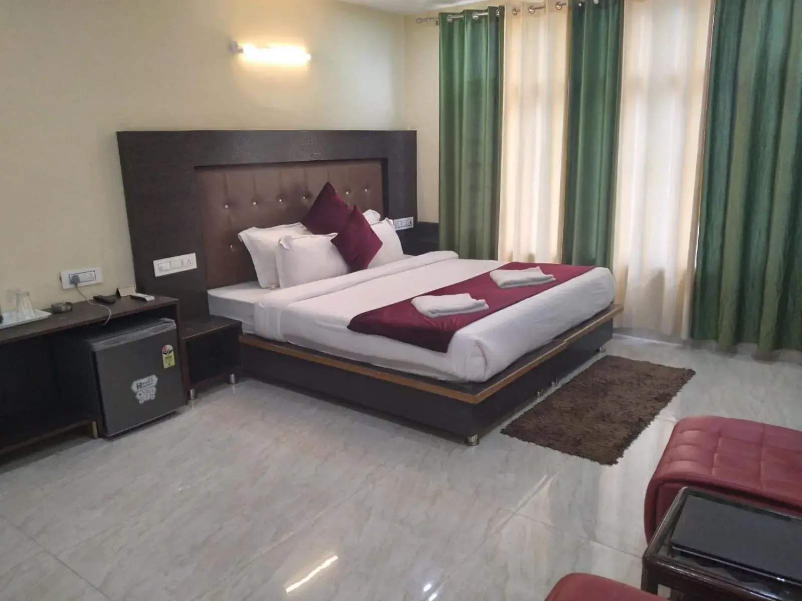 Bed in Marina Group of hotel Mountain View Free Parking-cricket stadium 9 km-Mcleodganj 2 km- Bhagsunag 4 Bed in Marina Group of hotel Mountain View Free Parking-cricket stadium 9 km-Mcleodganj 2 km- Bhagsunag 4