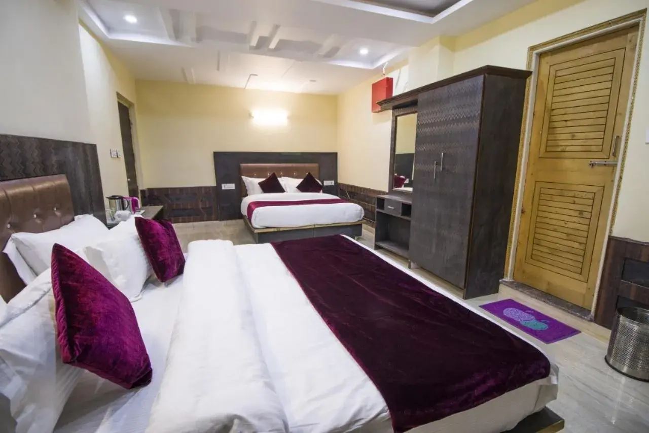 Bed in Marina Group of hotel Mountain View Free Parking-cricket stadium 9 km-Mcleodganj 2 km- Bhagsunag 4 Bed in Marina Group of hotel Mountain View Free Parking-cricket stadium 9 km-Mcleodganj 2 km- Bhagsunag 4