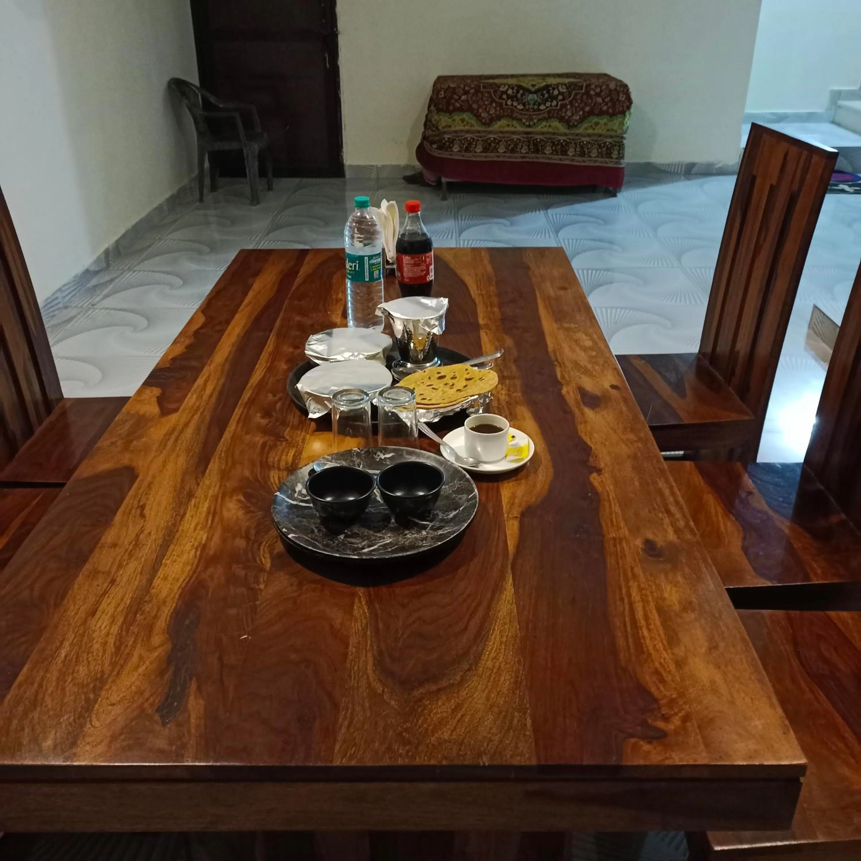 Food and drinks in The Vantage Haveli