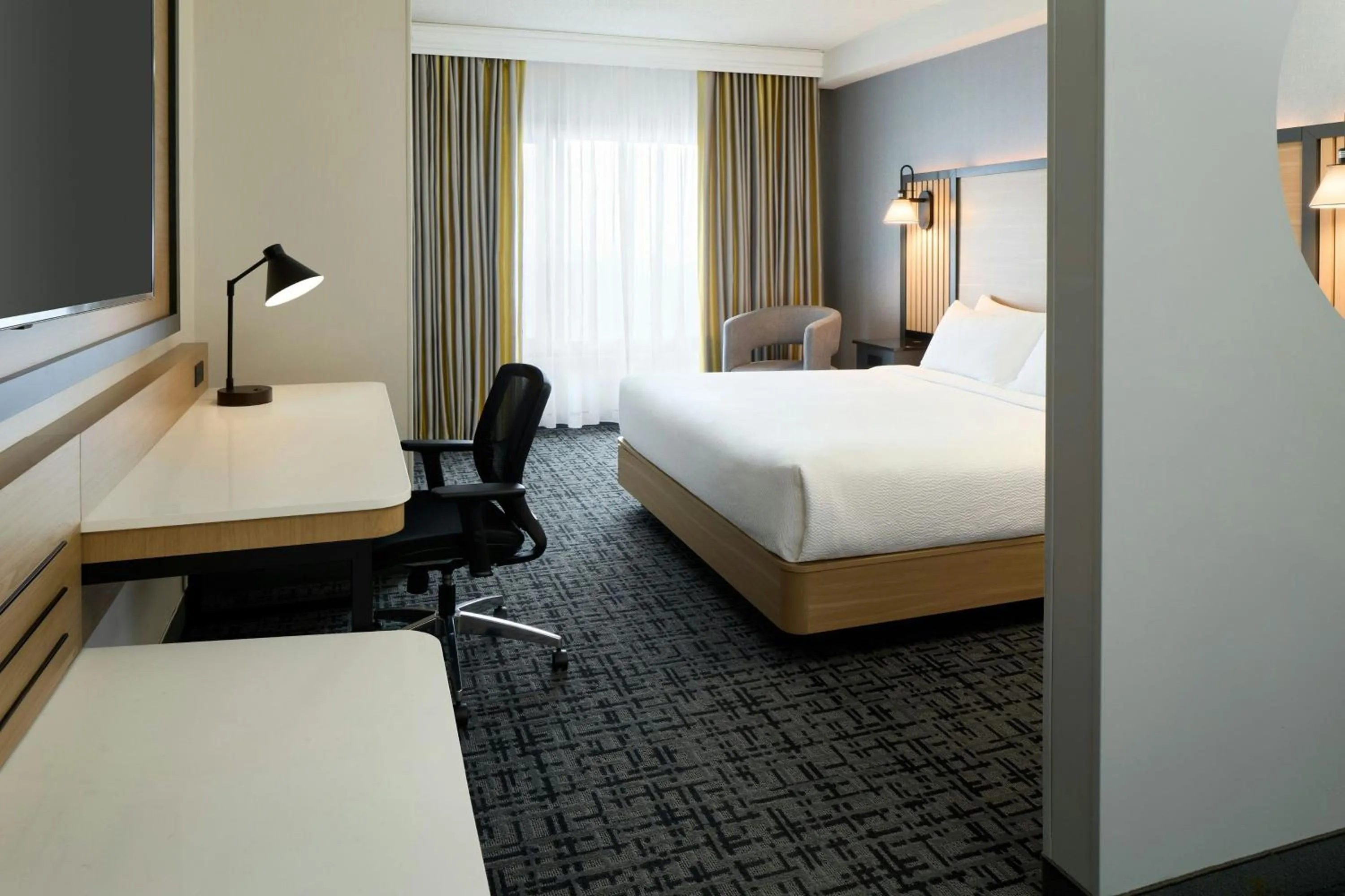 Photo of the whole room, Bed in Fairfield Inn & Suites by Marriott Montreal Airport
