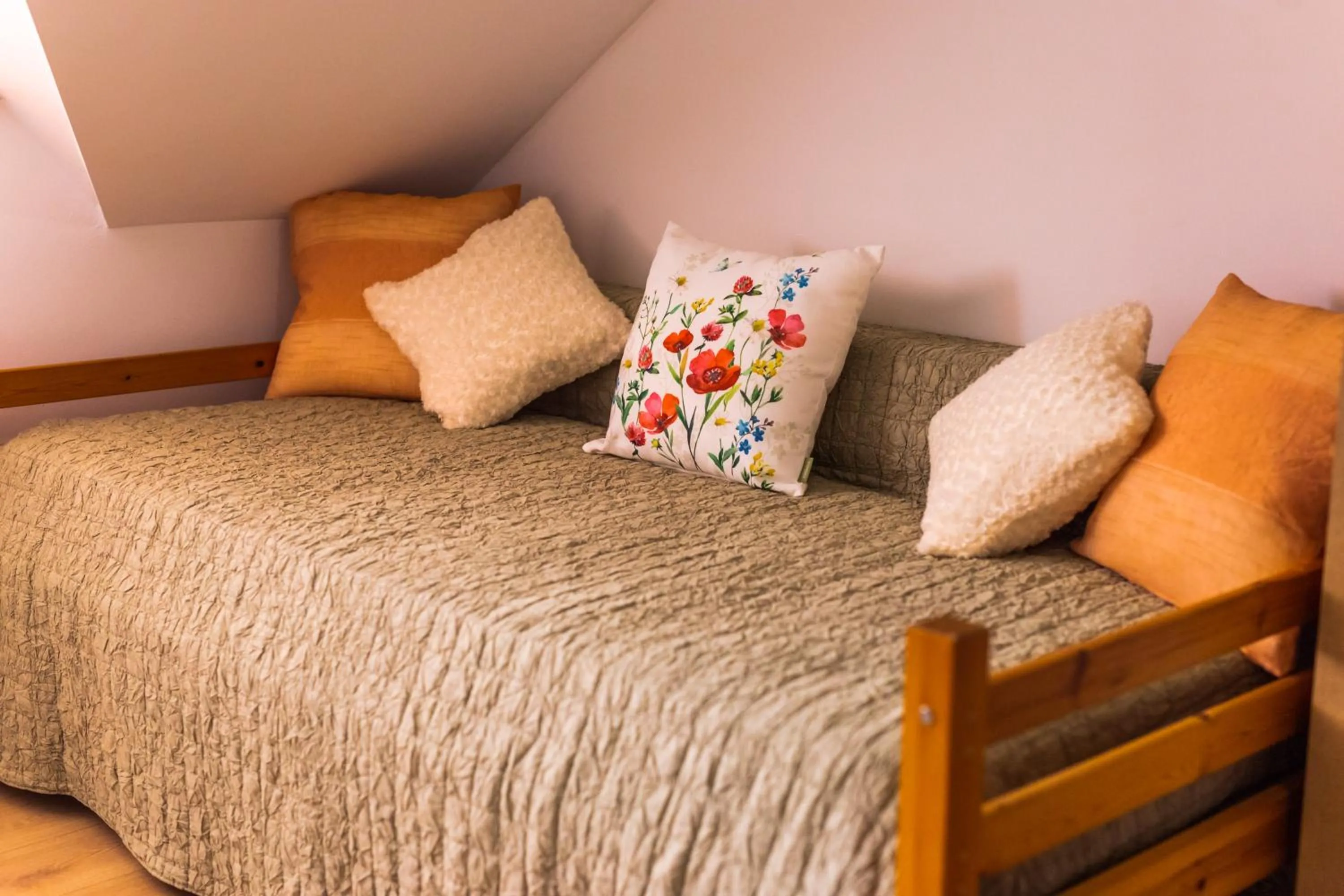 Living room, Bed in Apartmani Leptir