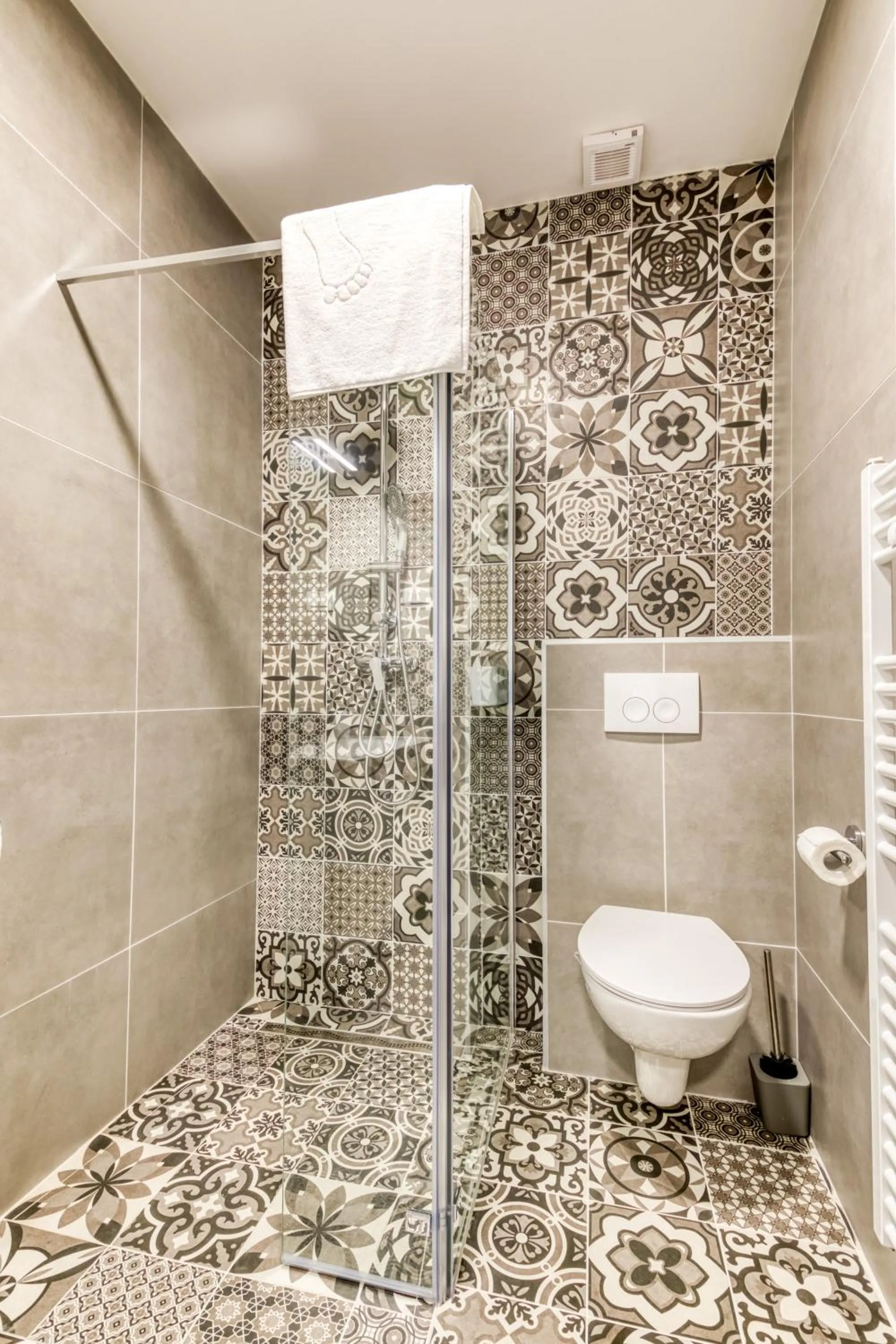 Shower in Apartmani Leptir