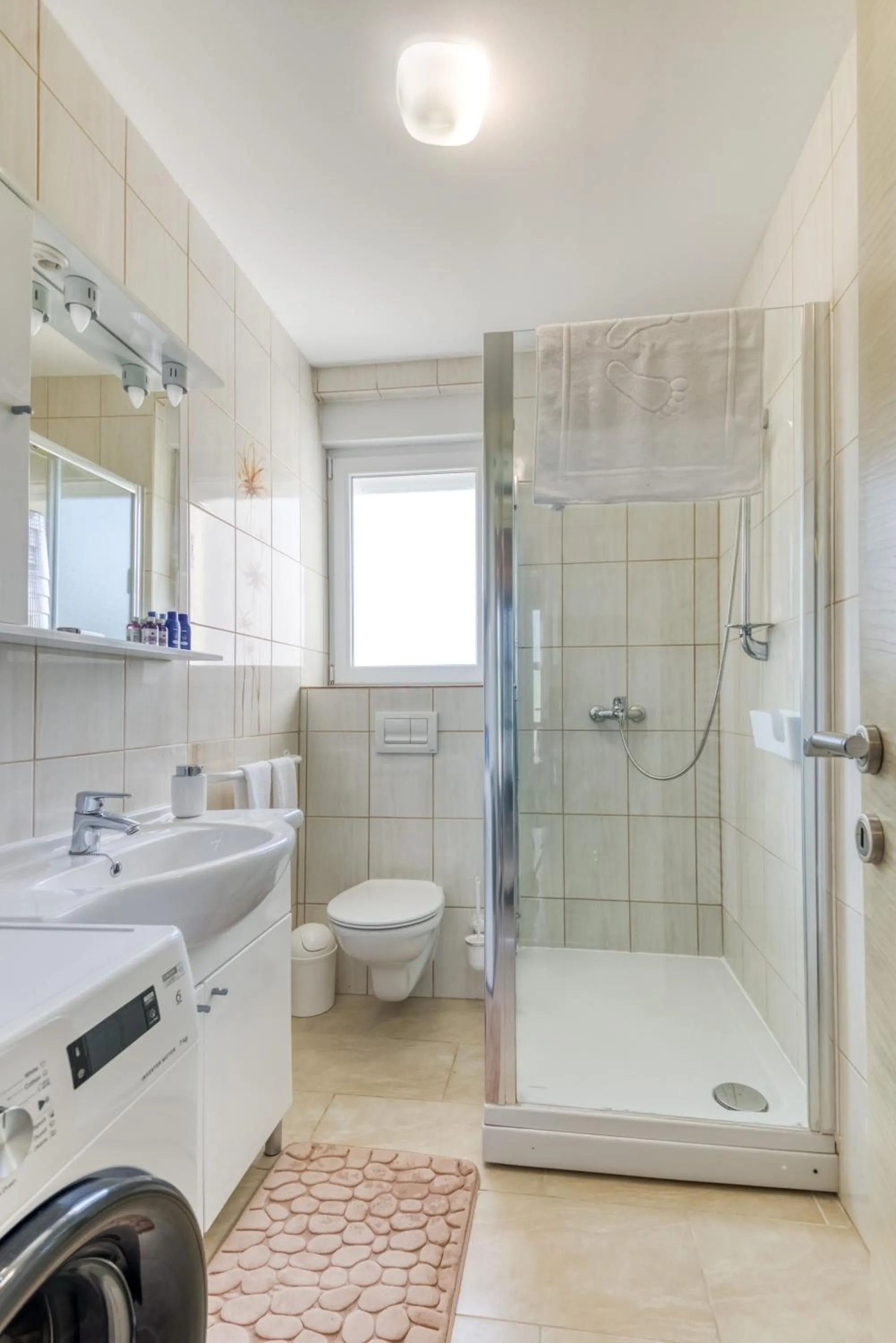 Shower in Apartmani Leptir