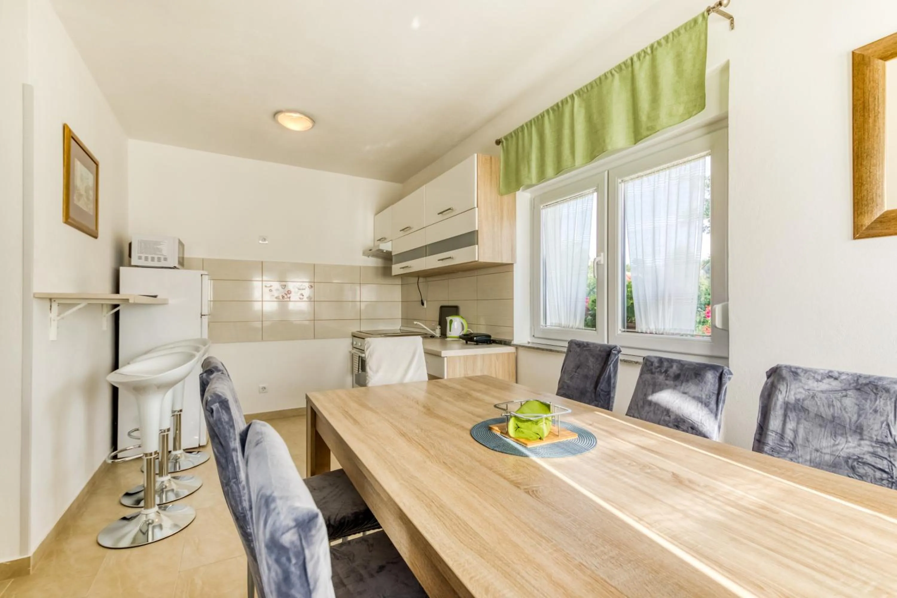 Kitchen or kitchenette in Apartmani Leptir