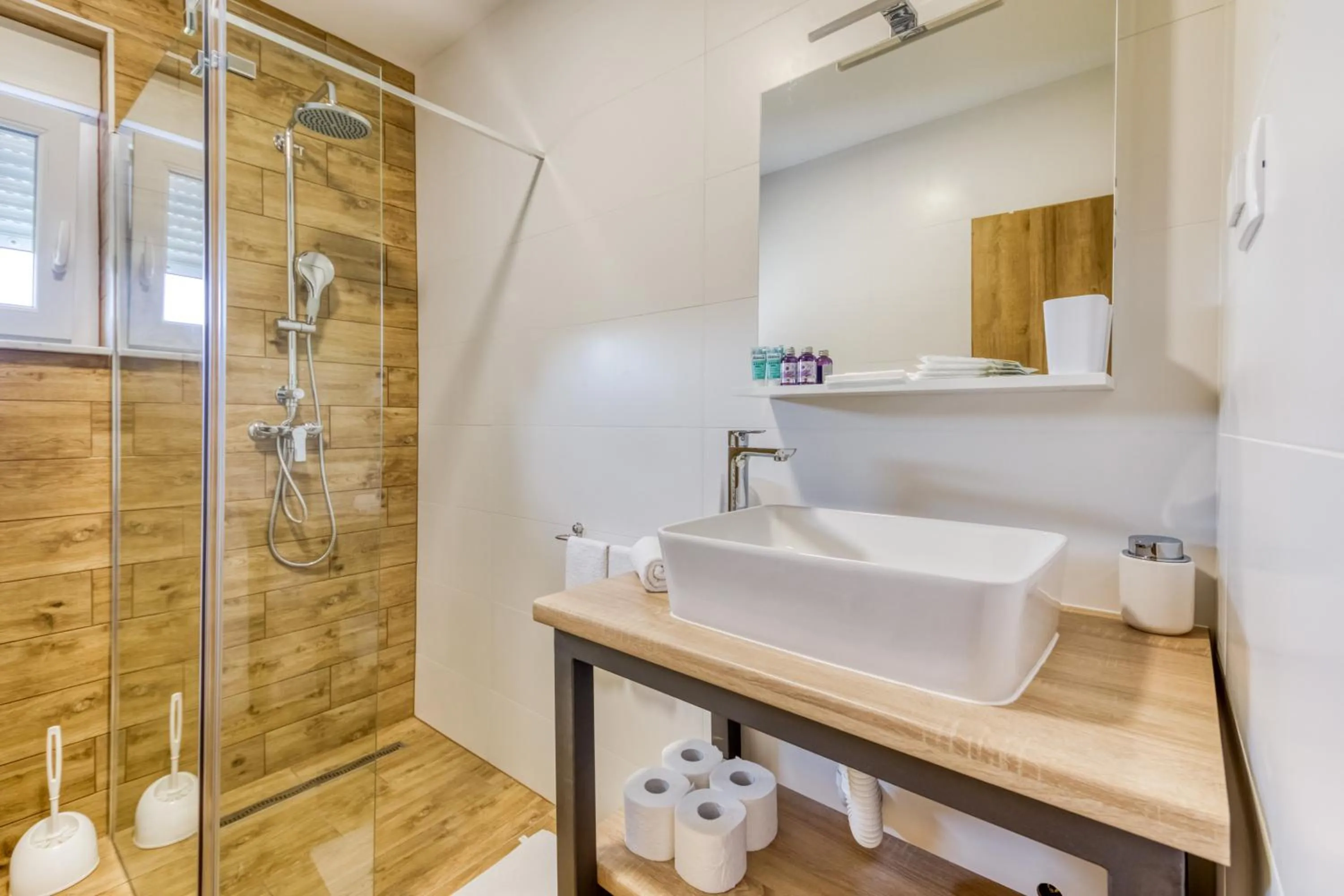 Shower in Apartmani Leptir