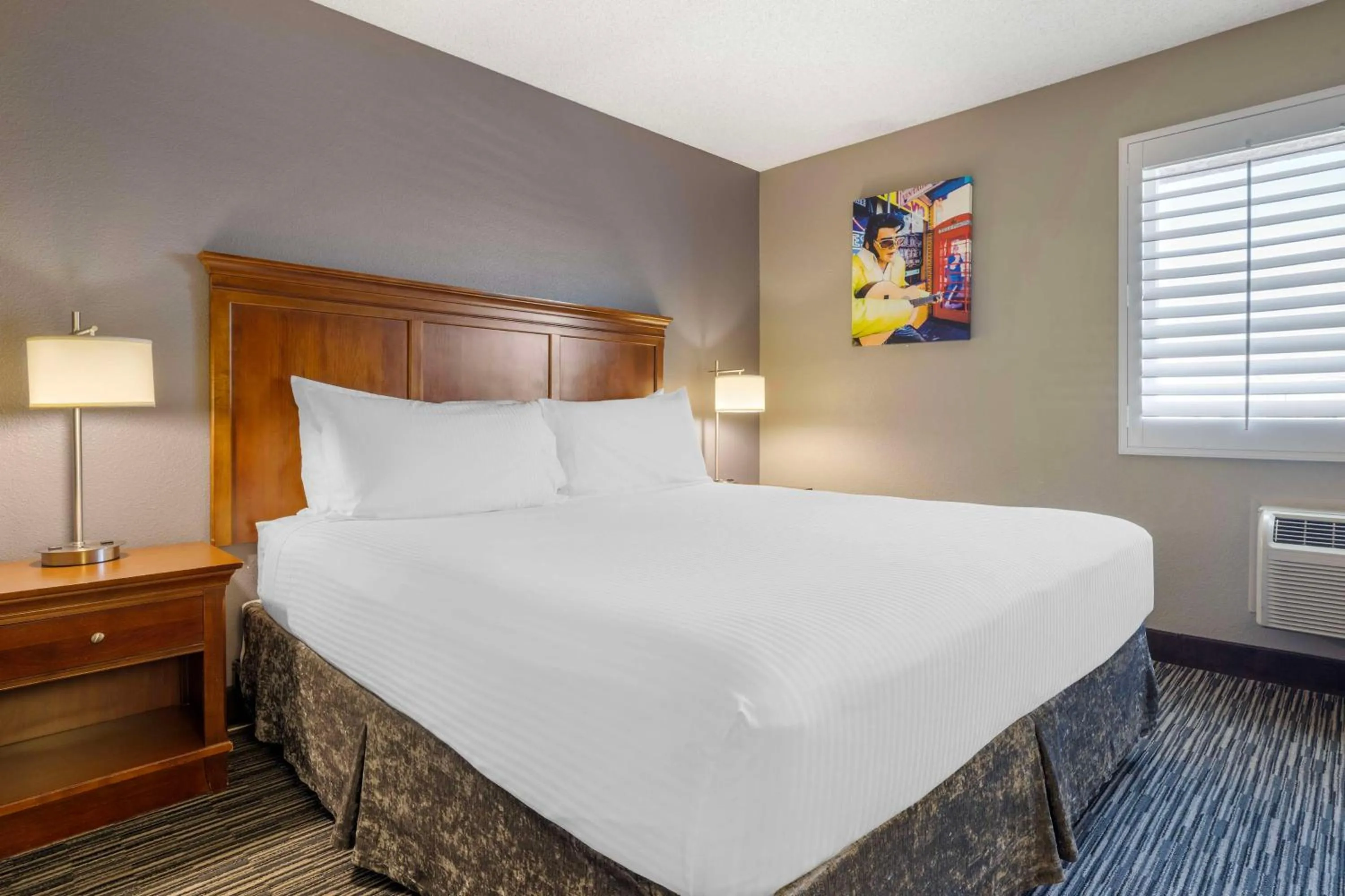 Bedroom, Bed in Best Western McCarran Inn