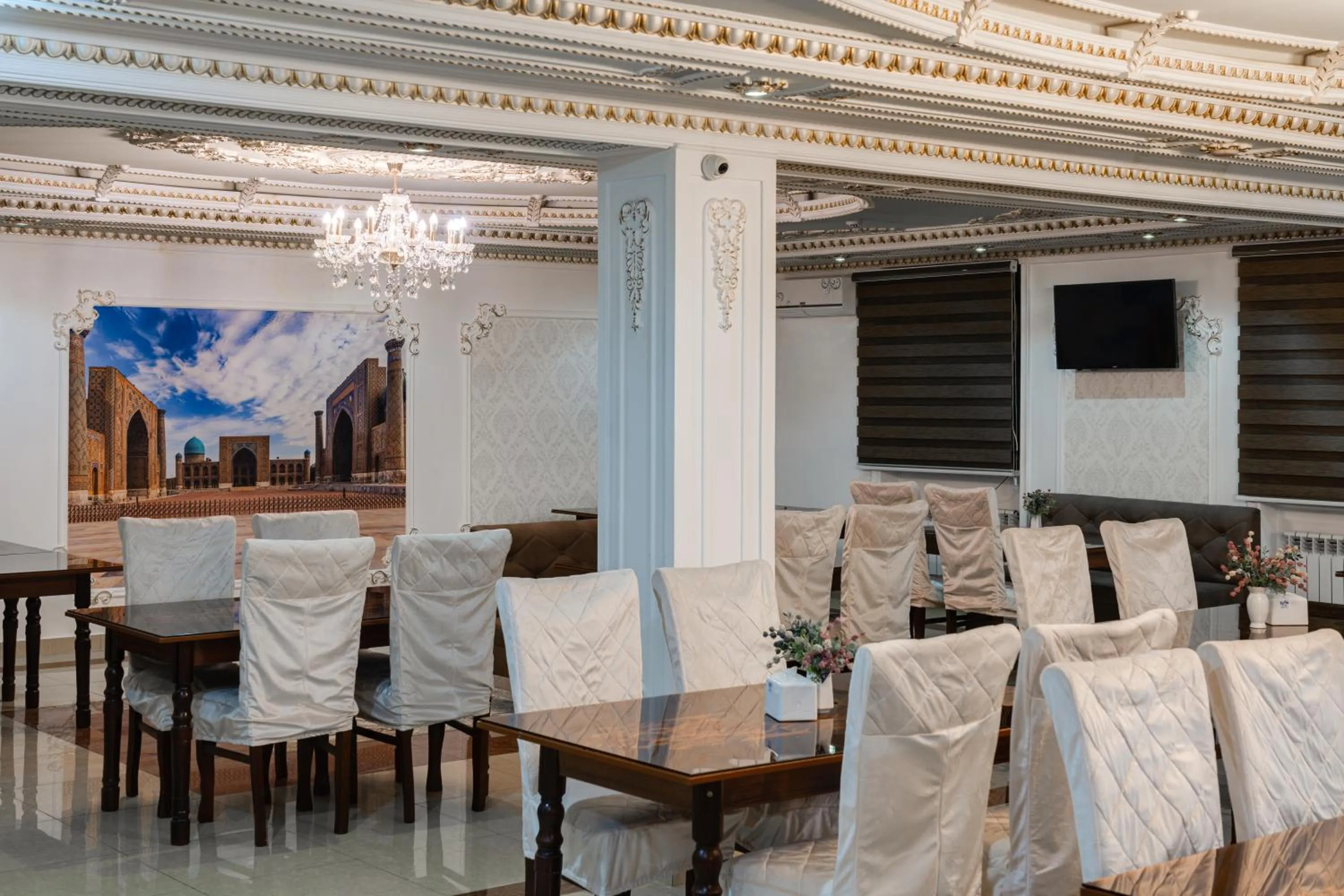 Restaurant/places to eat in SV HOTEL