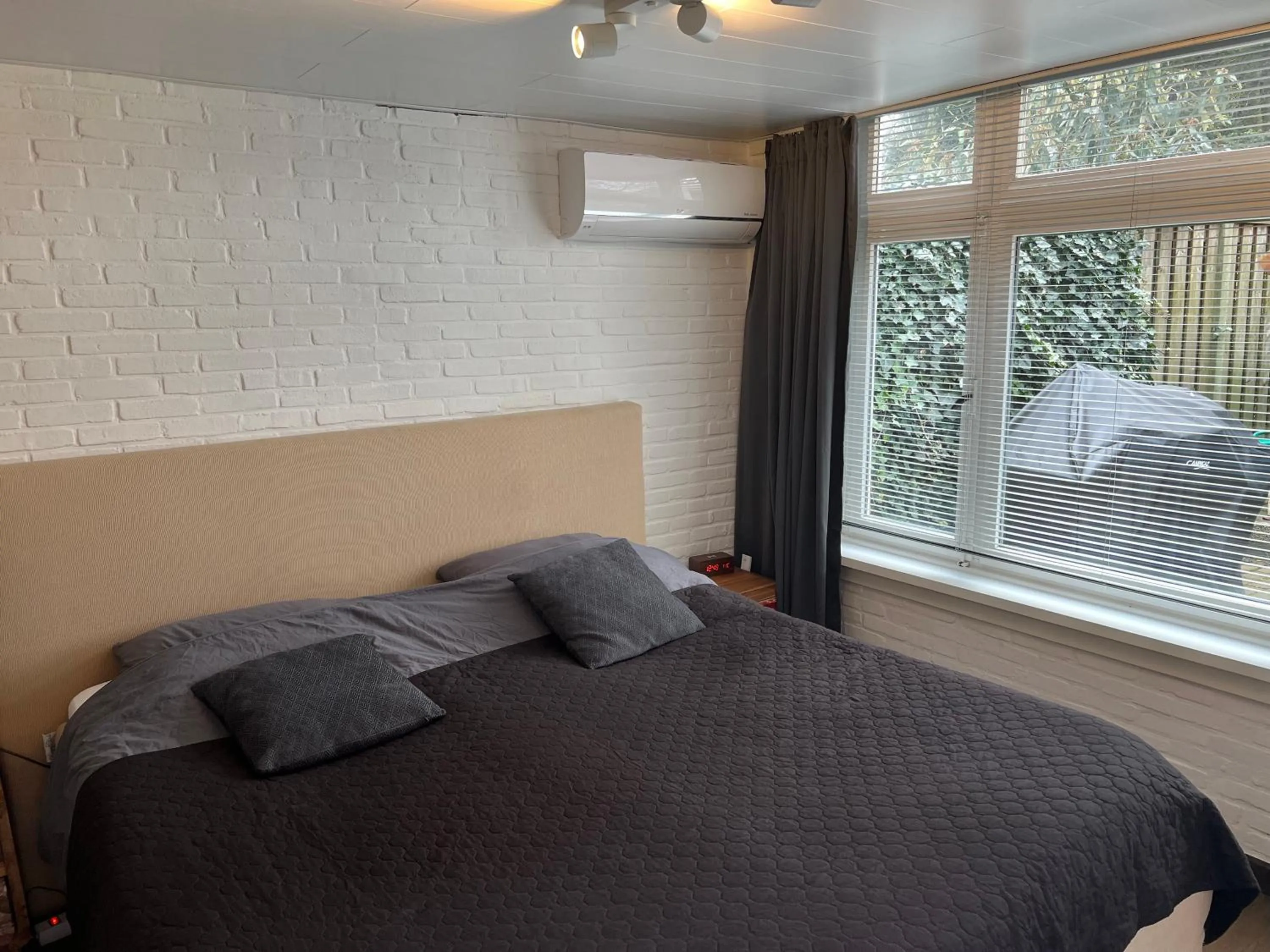 Bed in Hush Bed & Breakfast