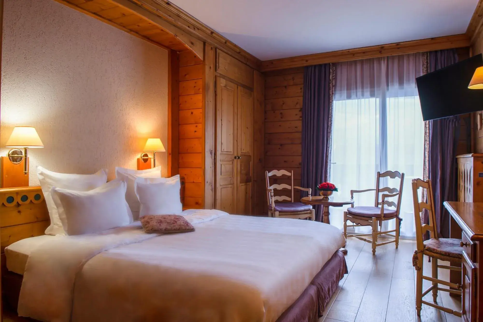 Classic Double Room (2 adults) in Chalet-Hôtel La Marmotte, La Tapiaz & SPA, The Originals Relais Classic Double Room (2 adults) in Chalet-Hôtel La Marmotte, La Tapiaz & SPA, The Originals Relais