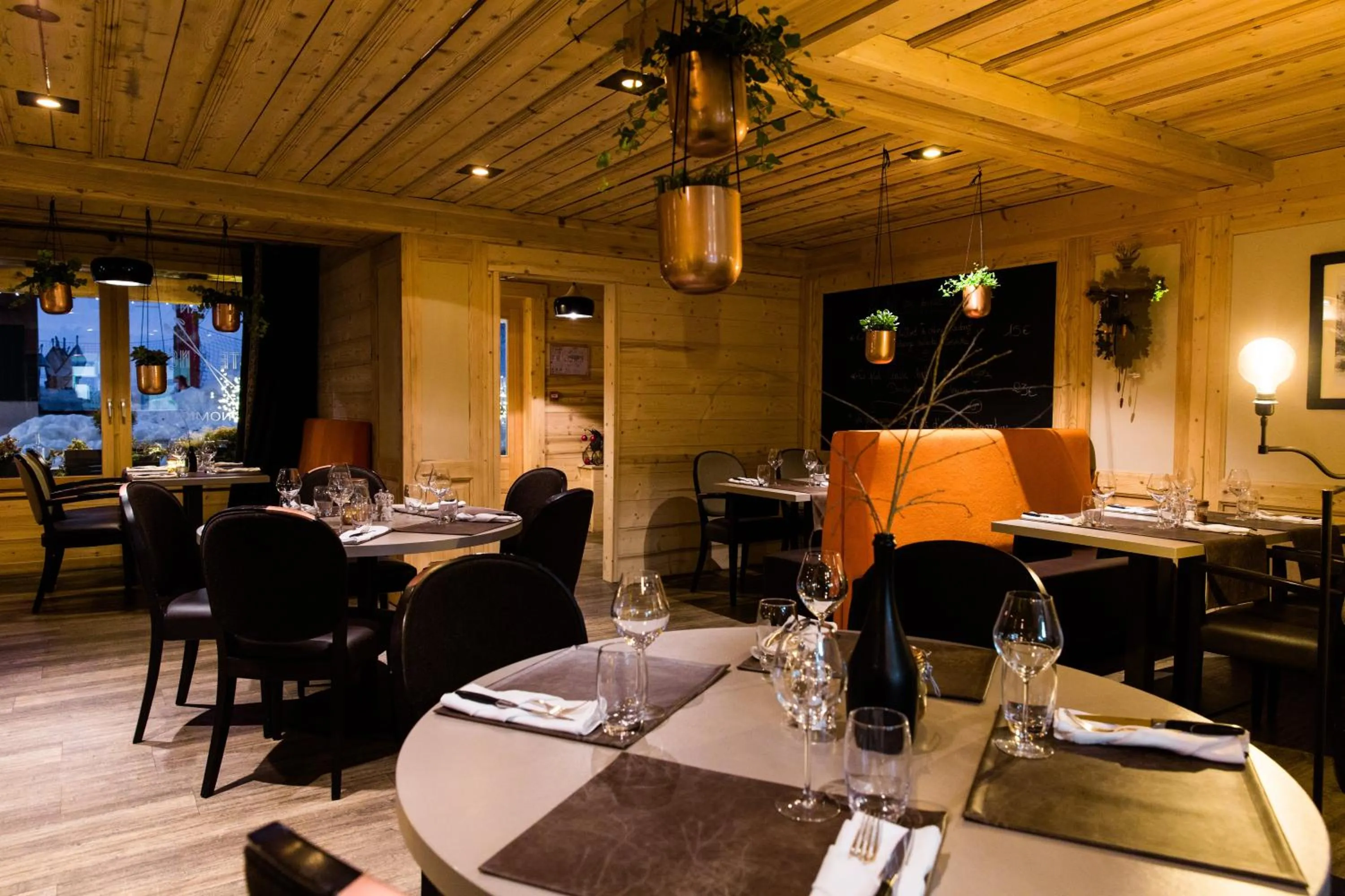 Restaurant/places to eat in Chalet-Hôtel La Marmotte, La Tapiaz & SPA, The Originals Relais