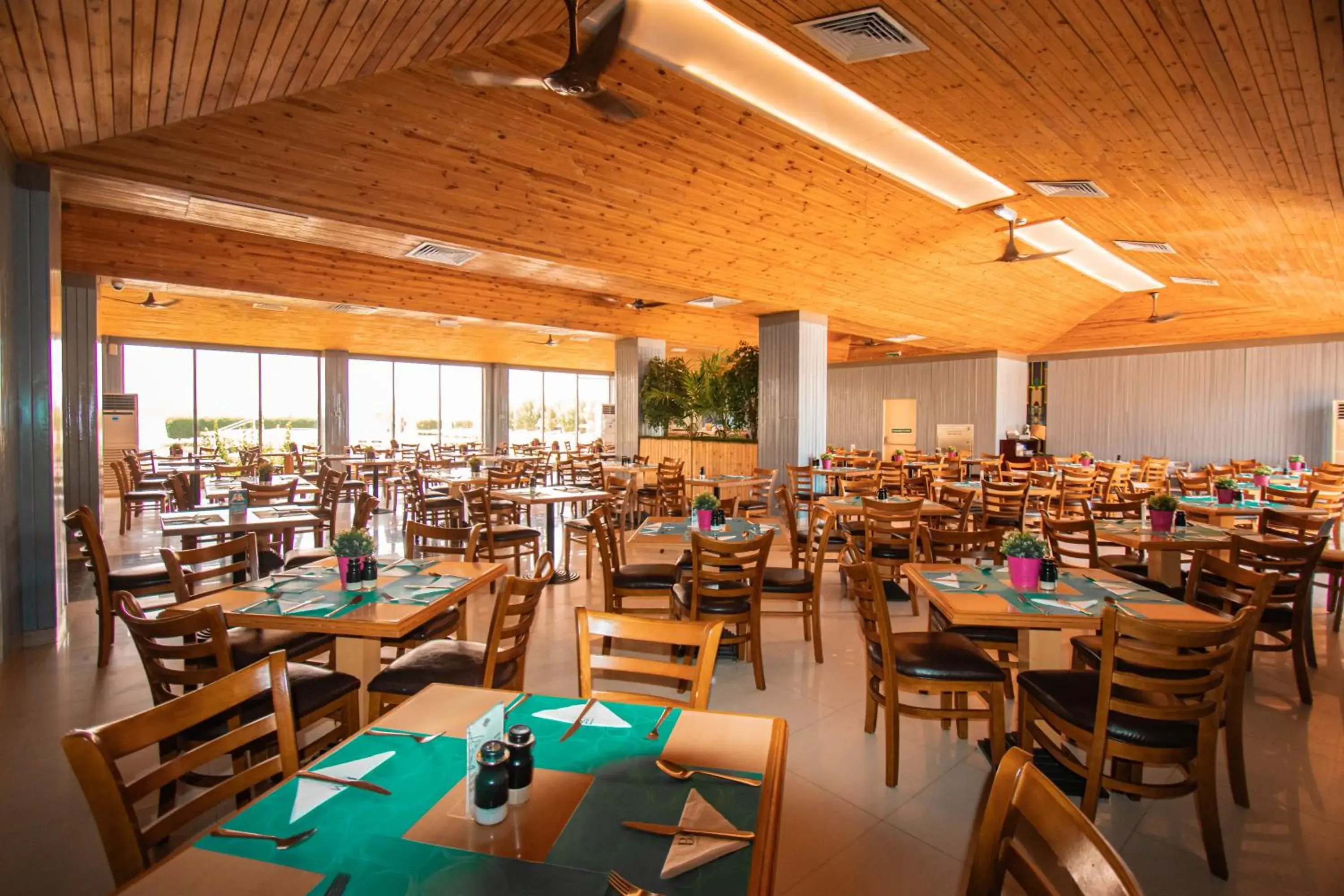 Restaurant/places to eat in BM Beach Hotel Restaurant/places to eat in BM Beach Hotel