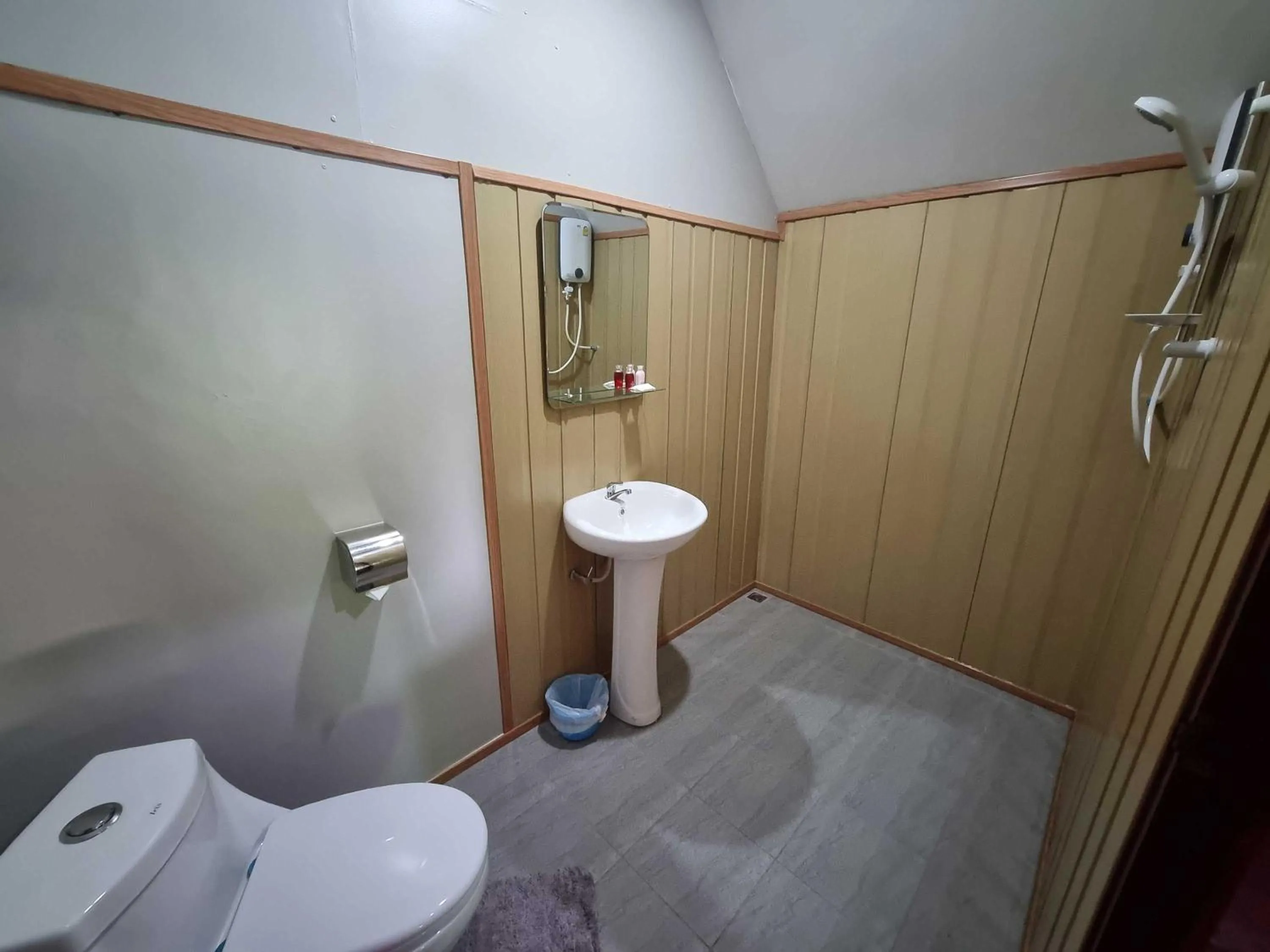 Shower in Bua Daeng Homestay Resort