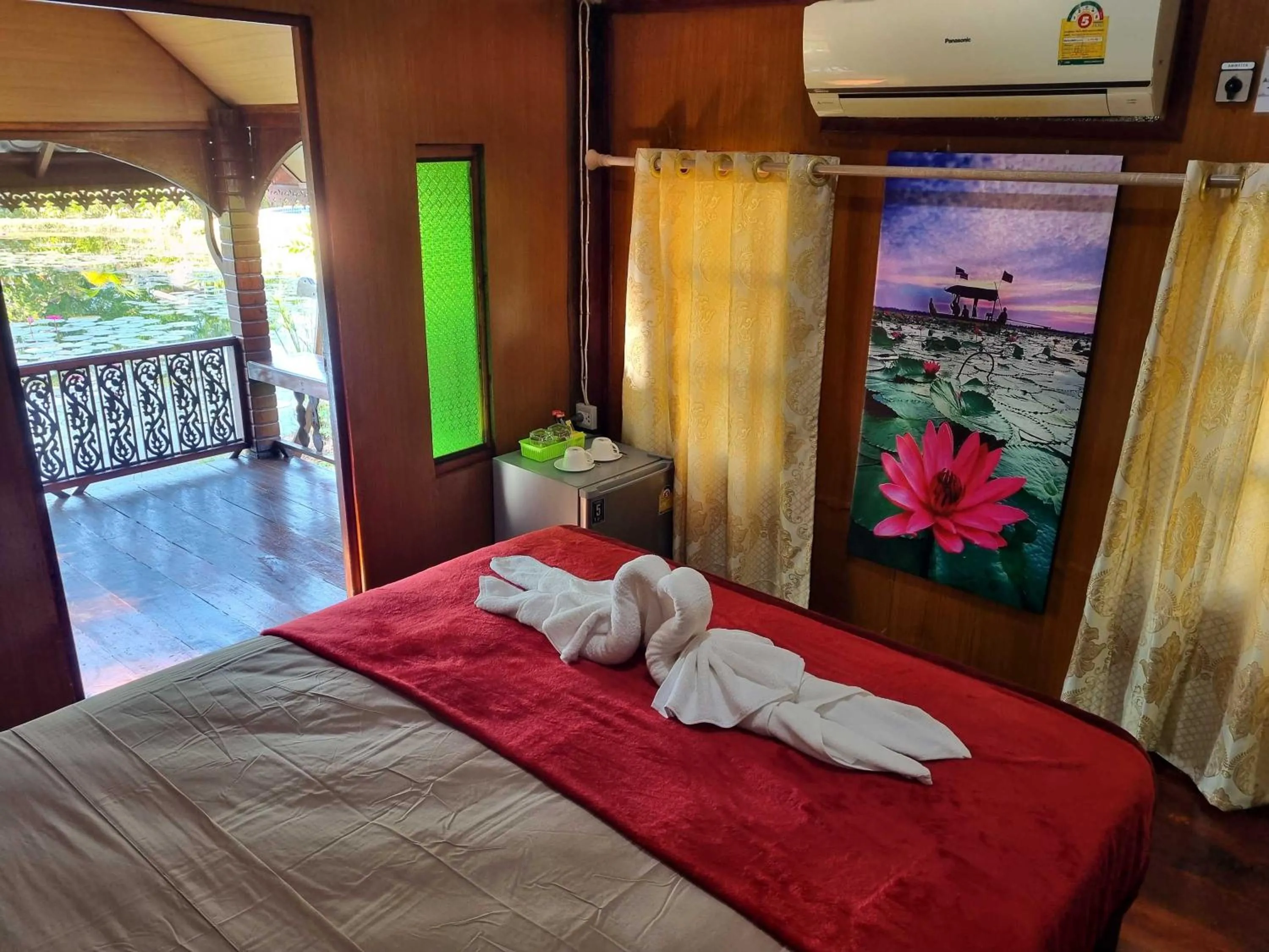 Photo of the whole room, Bed in Bua Daeng Homestay Resort