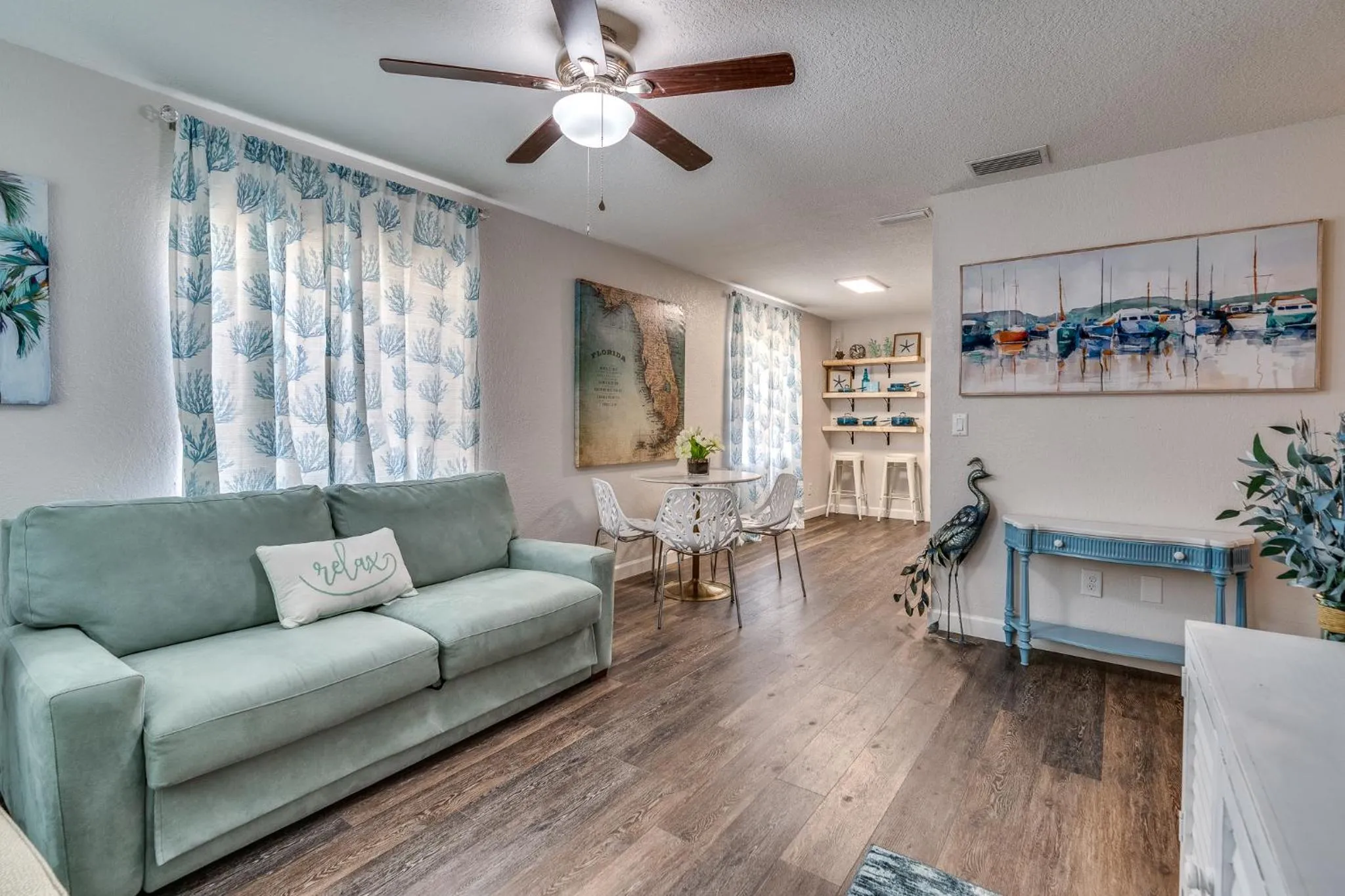 Cortez Gardens Cottage 11, Renovated, Close to Beach, 3-Bed, 2 Bath 10 people