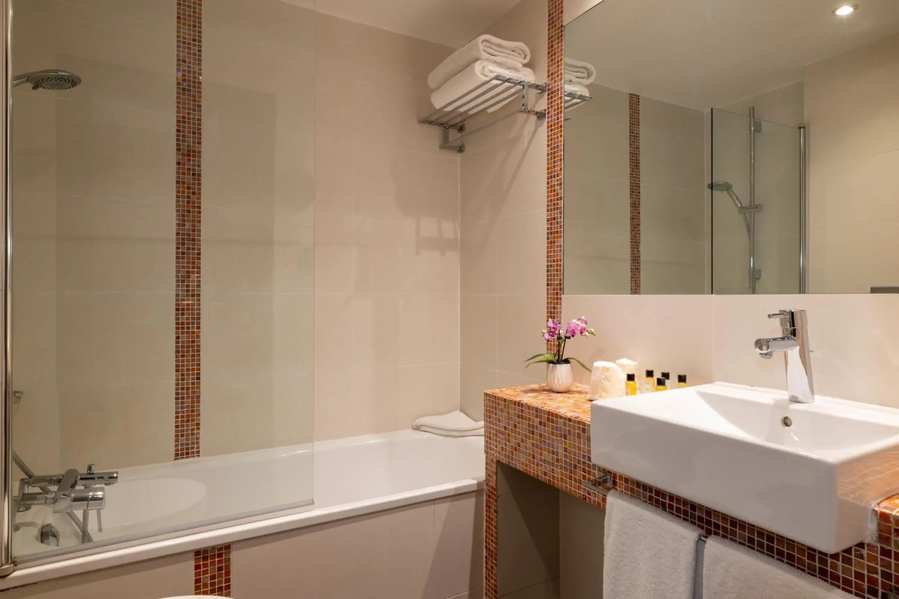 Bathroom in Hotel Park Lane Paris Bathroom in Hotel Park Lane Paris