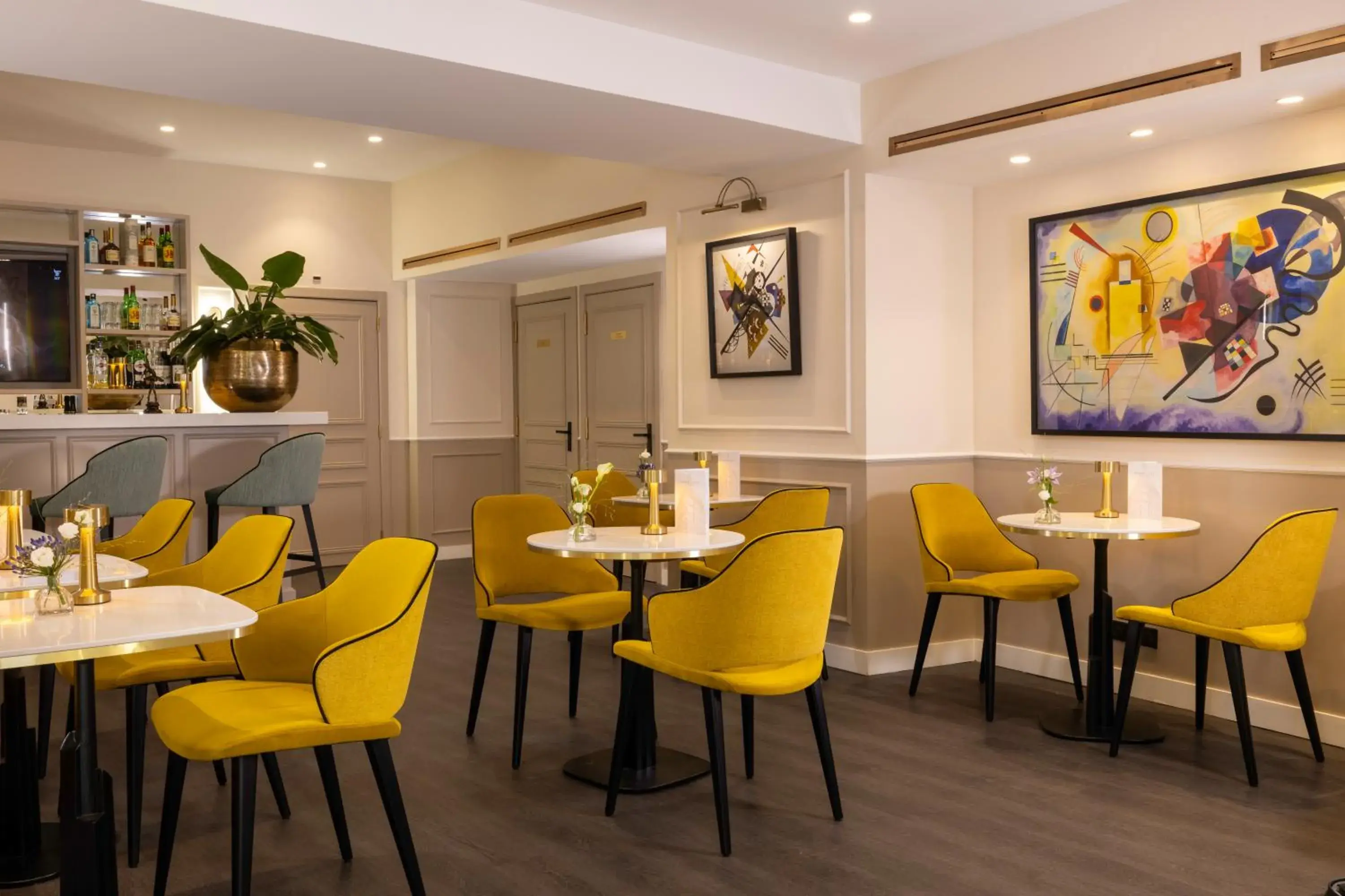 Lobby or reception in Hotel Park Lane Paris Lobby or reception in Hotel Park Lane Paris