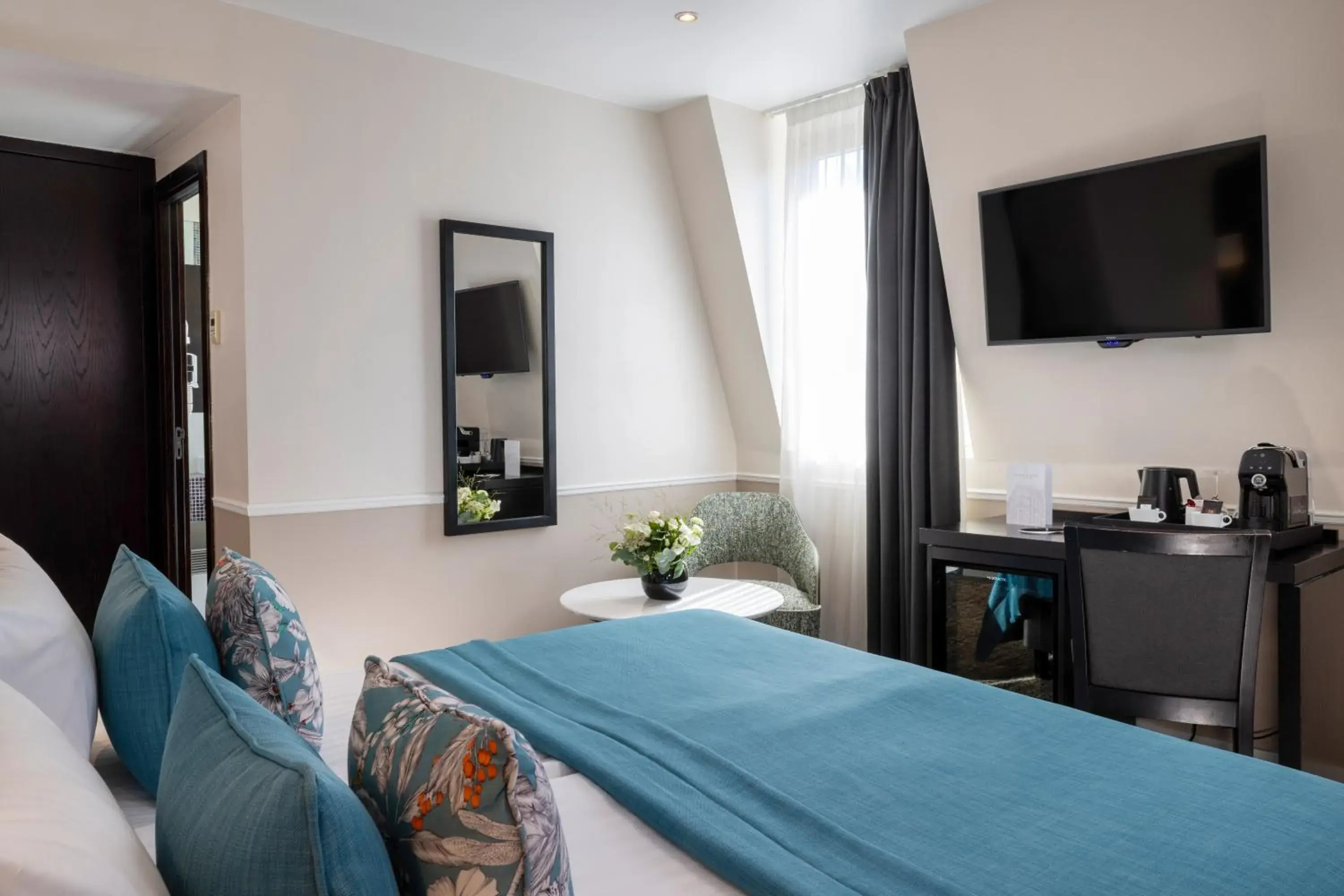 Bed in Hotel Park Lane Paris Bed in Hotel Park Lane Paris