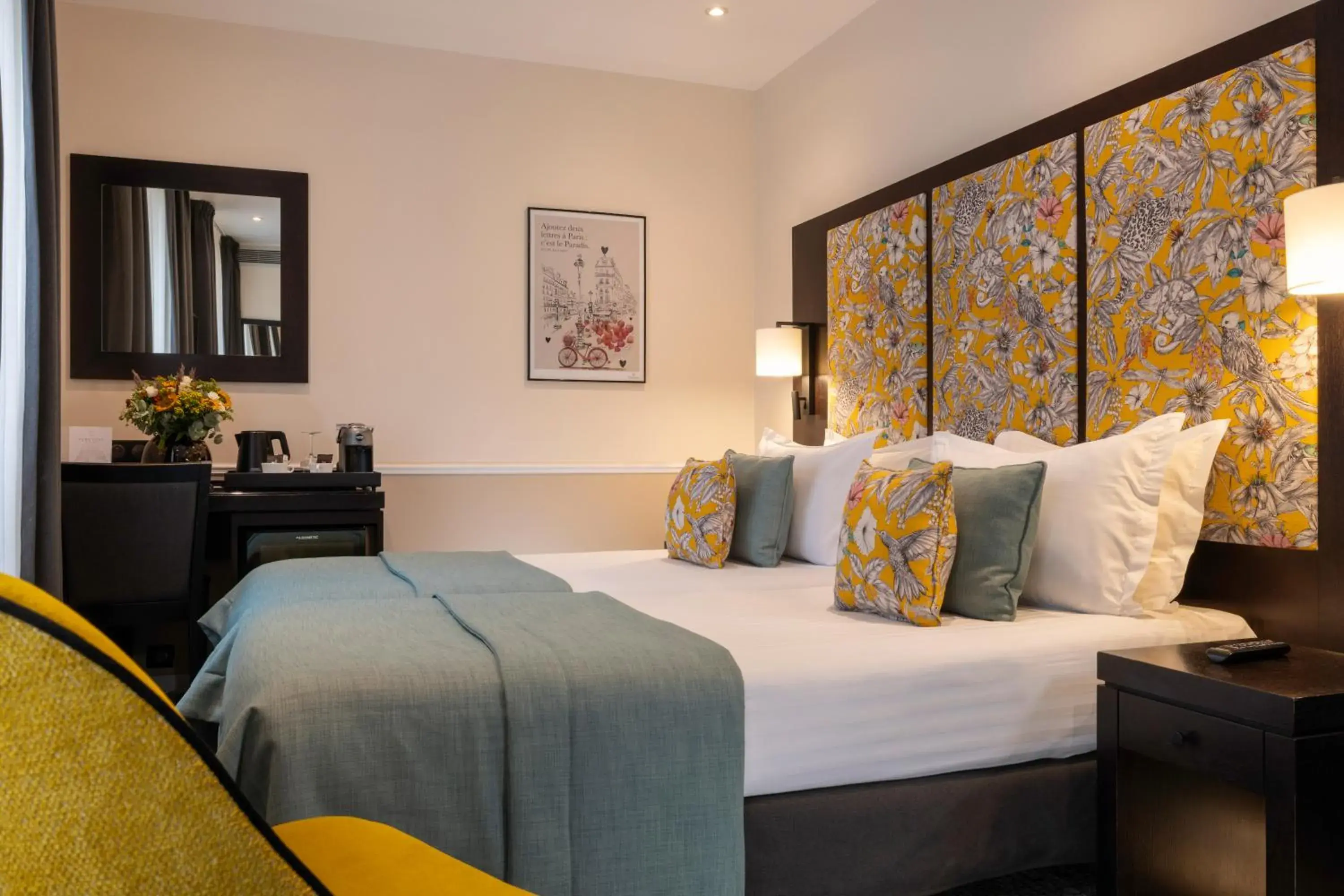 Classic Twin Room in Hotel Park Lane Paris Classic Twin Room in Hotel Park Lane Paris