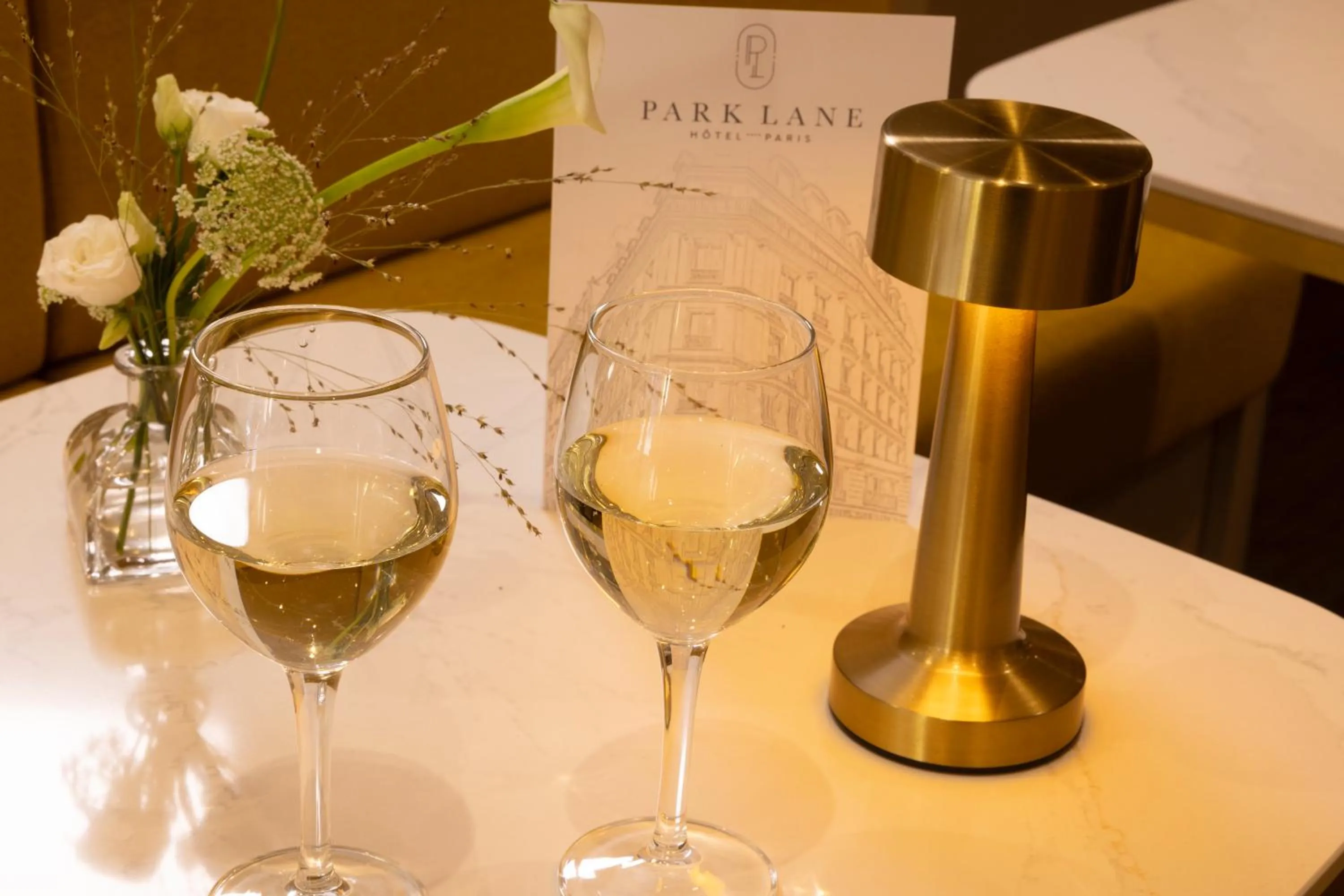 Lounge or bar in Hotel Park Lane Paris