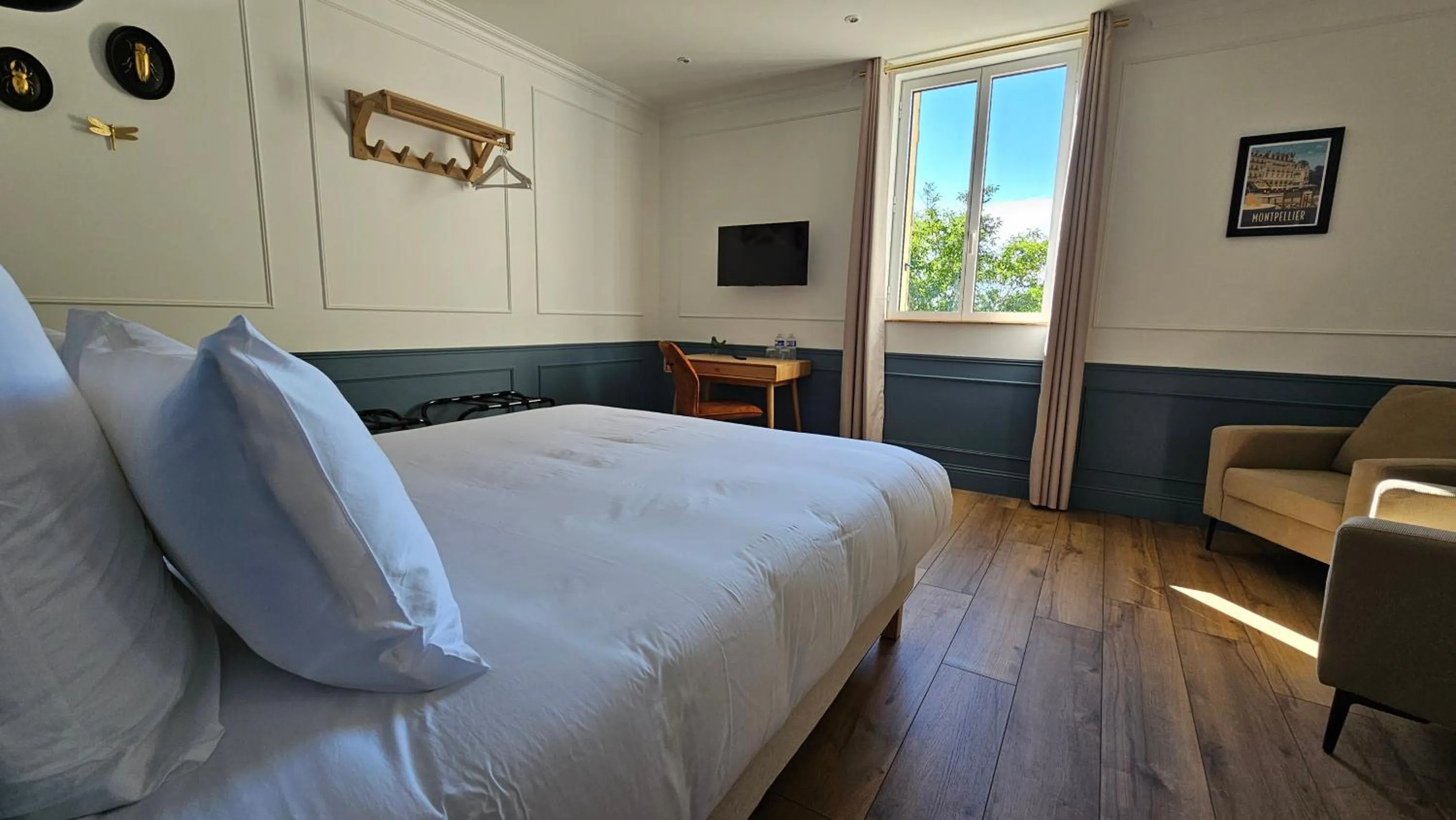 Photo of the whole room, Bed in La Suite Gignac