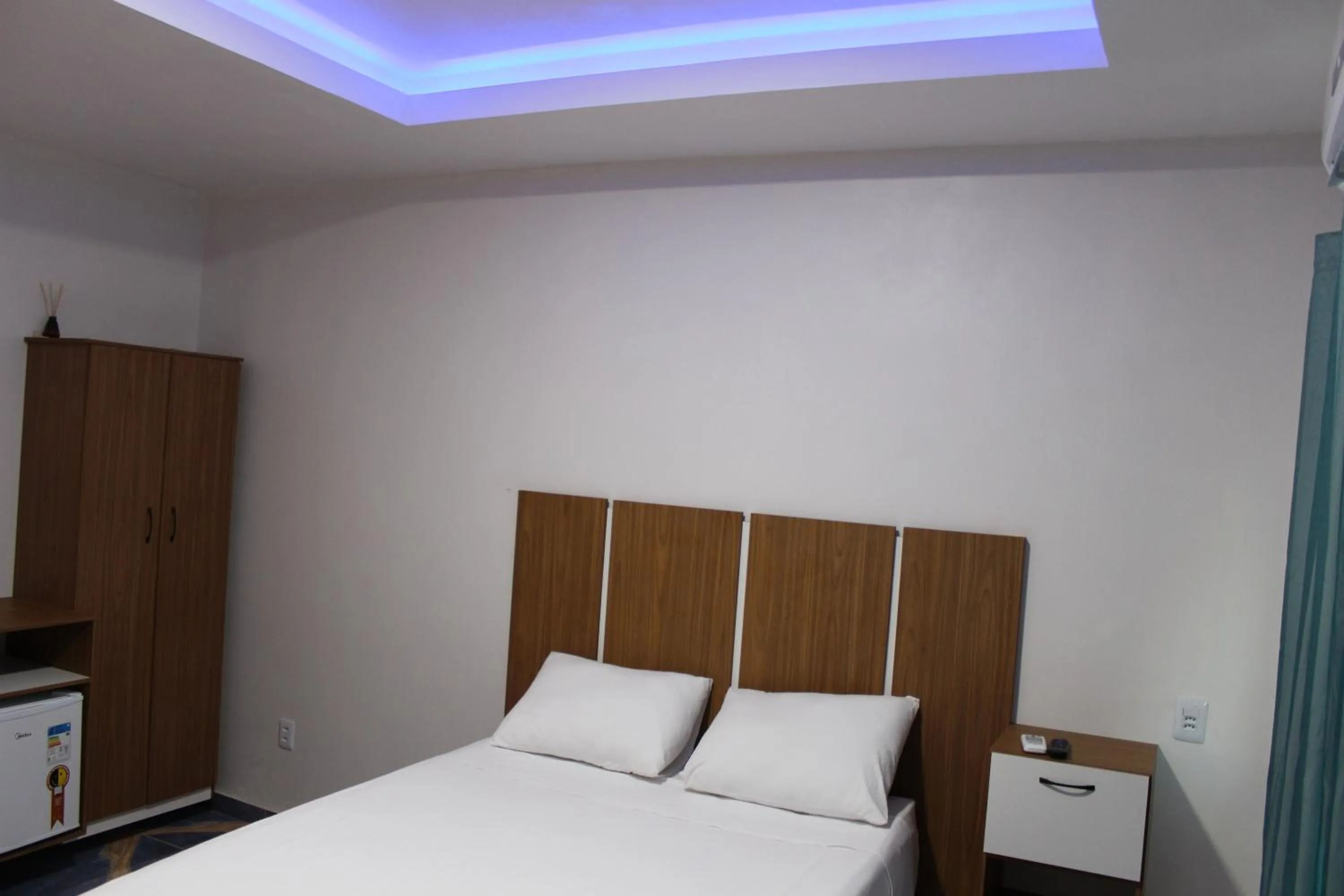 Bed in Hotel Jardim Tropical