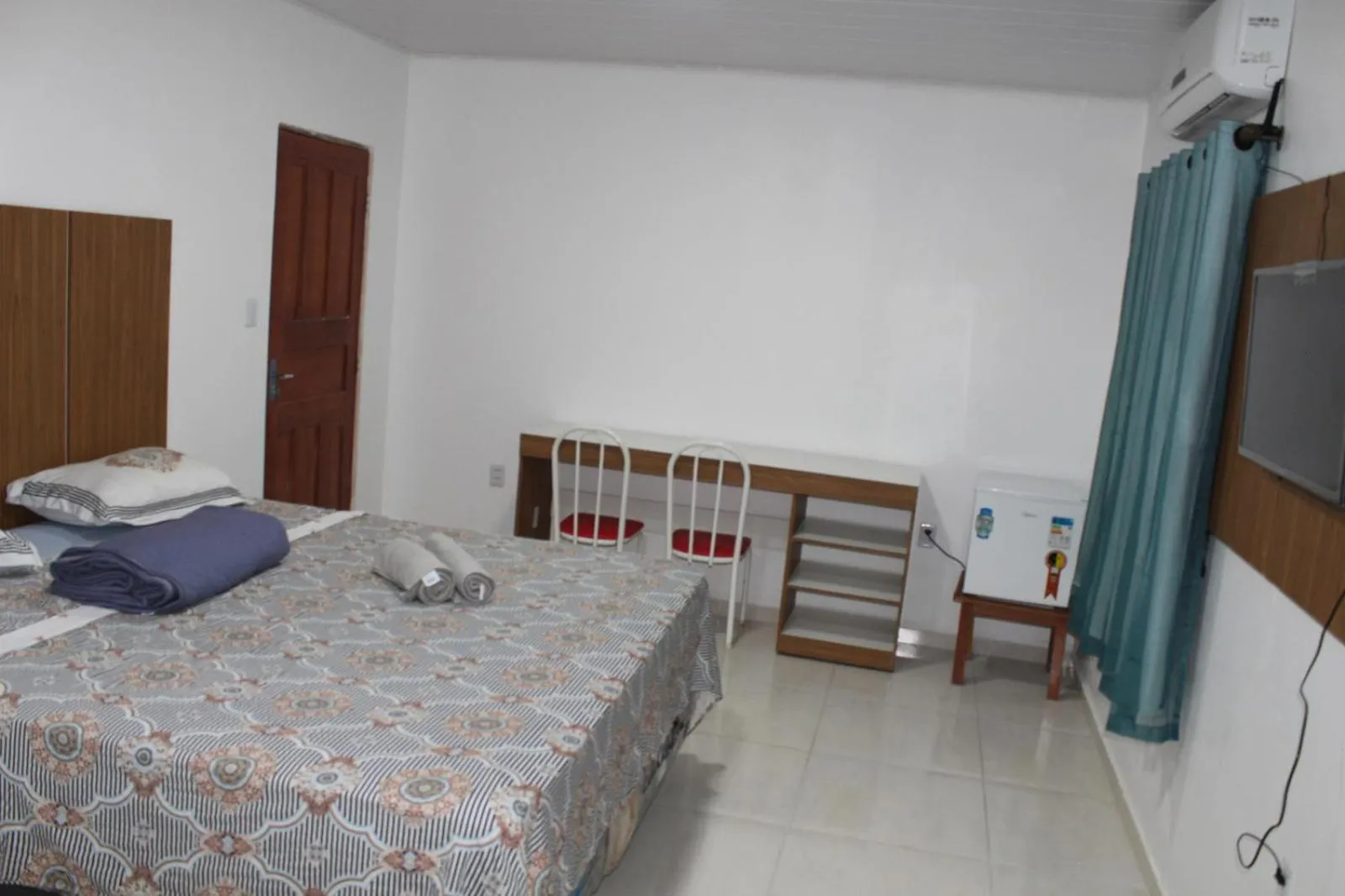 Bed in Hotel Jardim Tropical