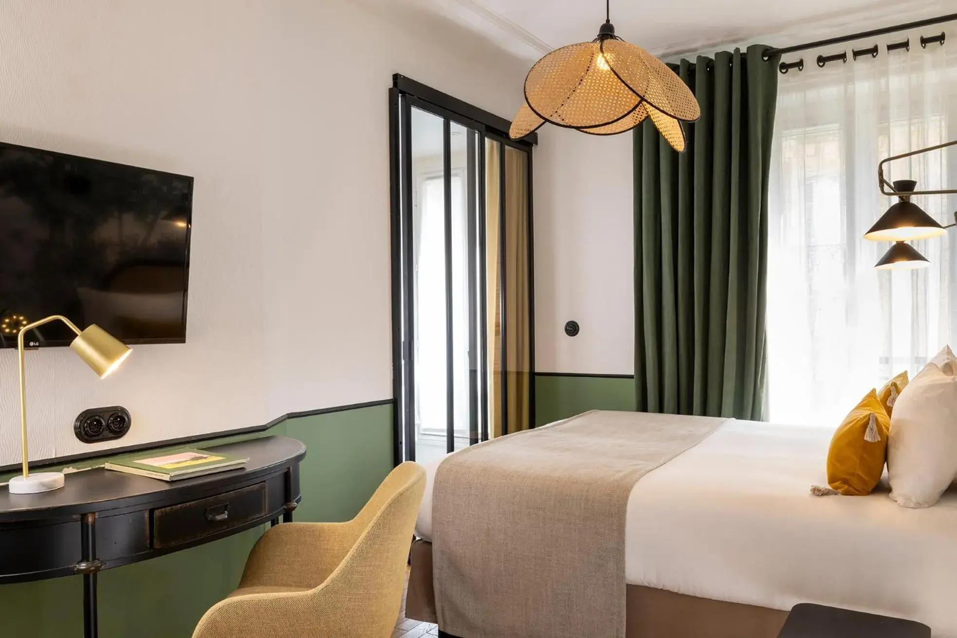 Bedroom, Bed in Avalon Cosy Hotel Paris Bedroom, Bed in Avalon Cosy Hotel Paris