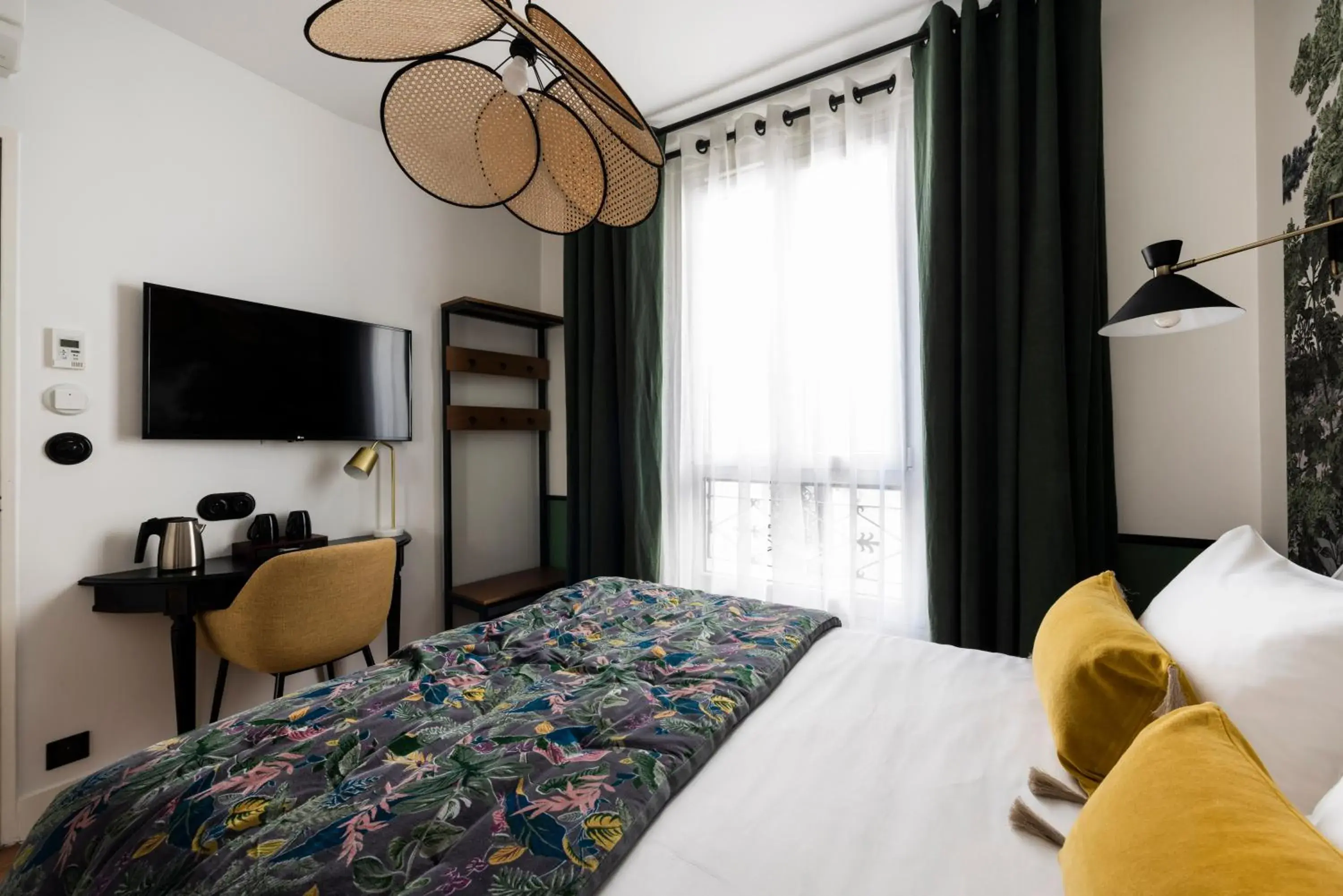 Bedroom, Bed in Avalon Cosy Hotel Paris Bedroom, Bed in Avalon Cosy Hotel Paris