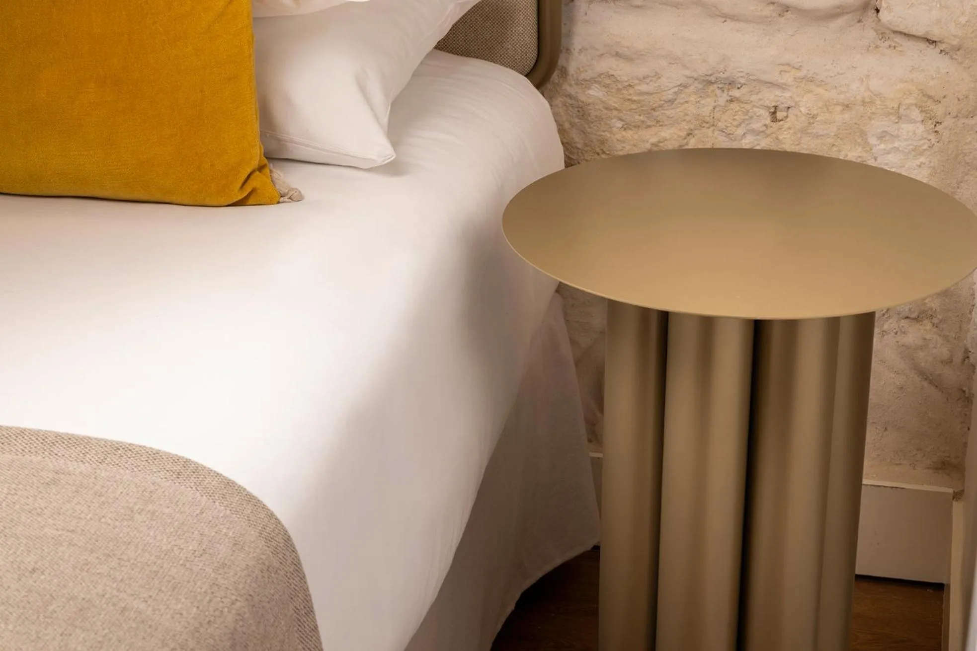 Bed in Avalon Cosy Hotel Paris