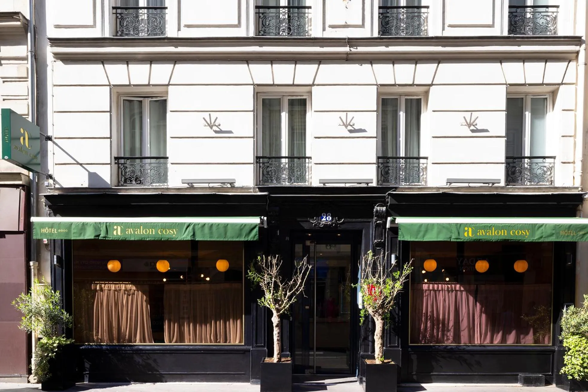 Facade/entrance in Avalon Cosy Hotel Paris