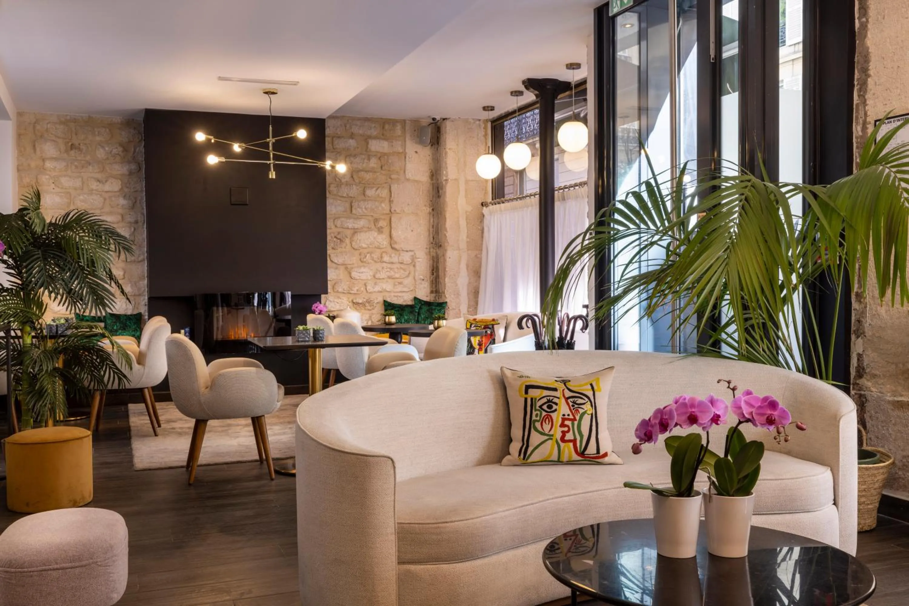 Lobby or reception in Avalon Cosy Hotel Paris