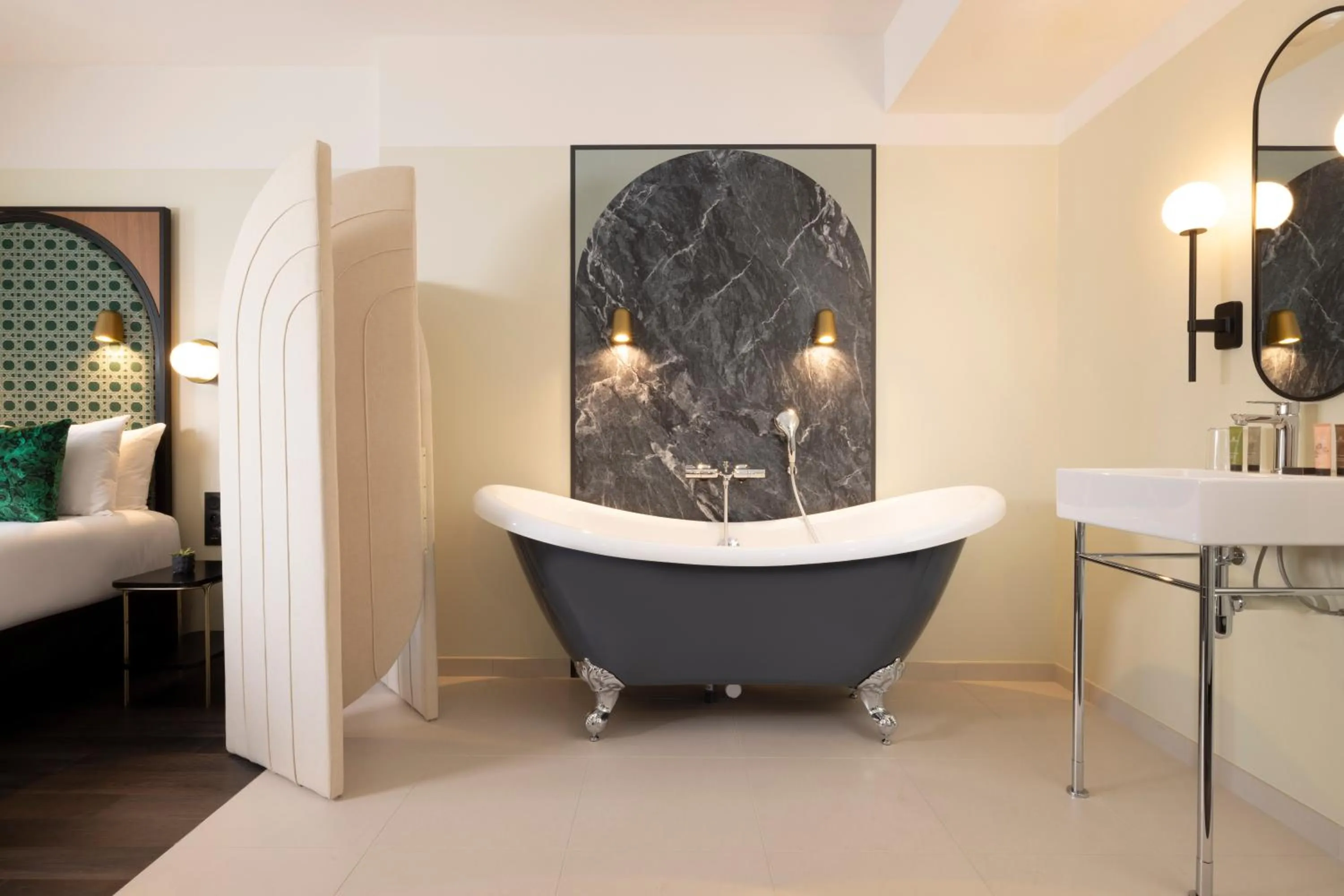 Bedroom, Bed in Avalon Cosy Hotel Paris