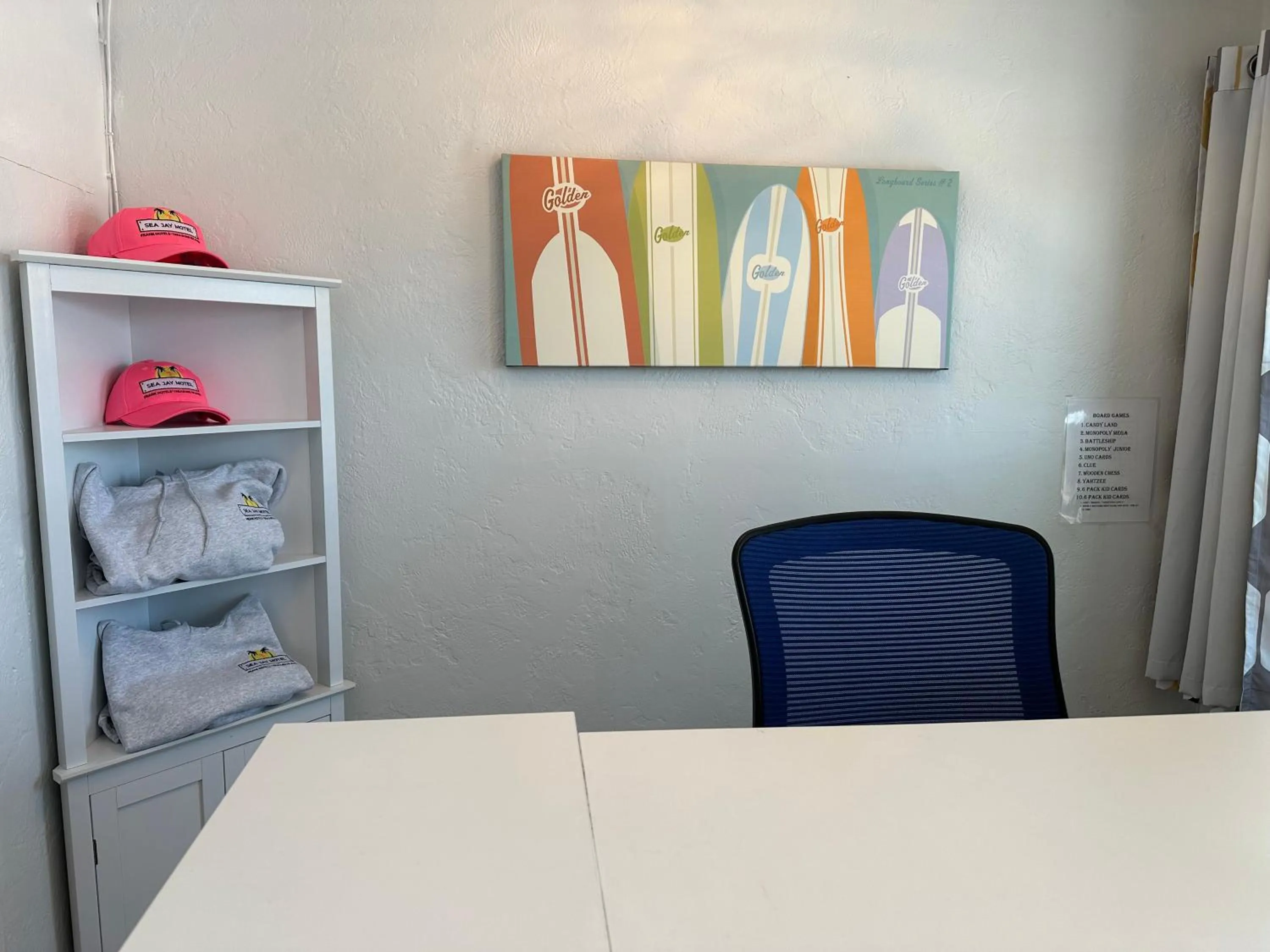 Lobby or reception in Sea Jay Motel and Marina