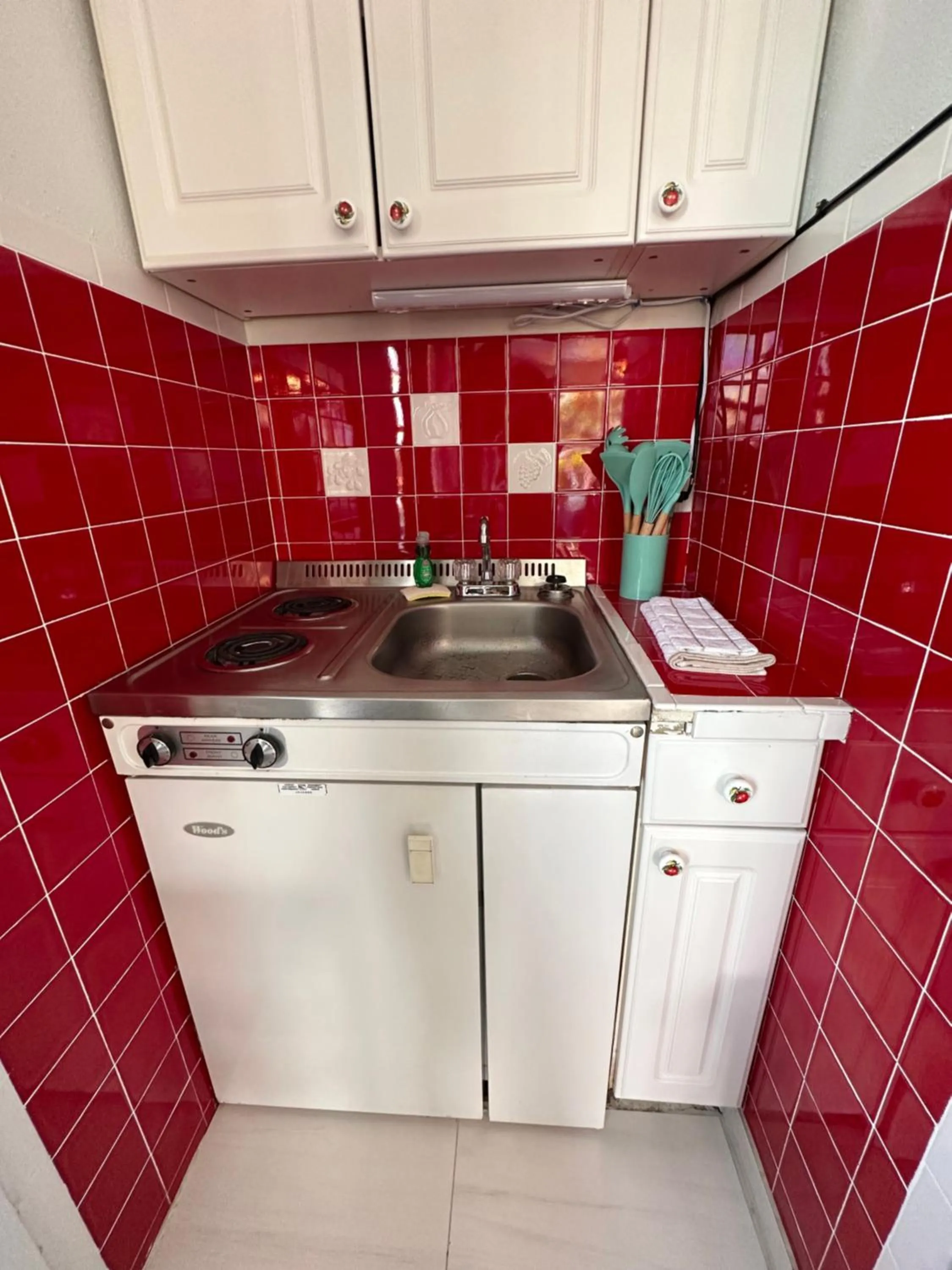 Kitchen or kitchenette in Sea Jay Motel and Marina