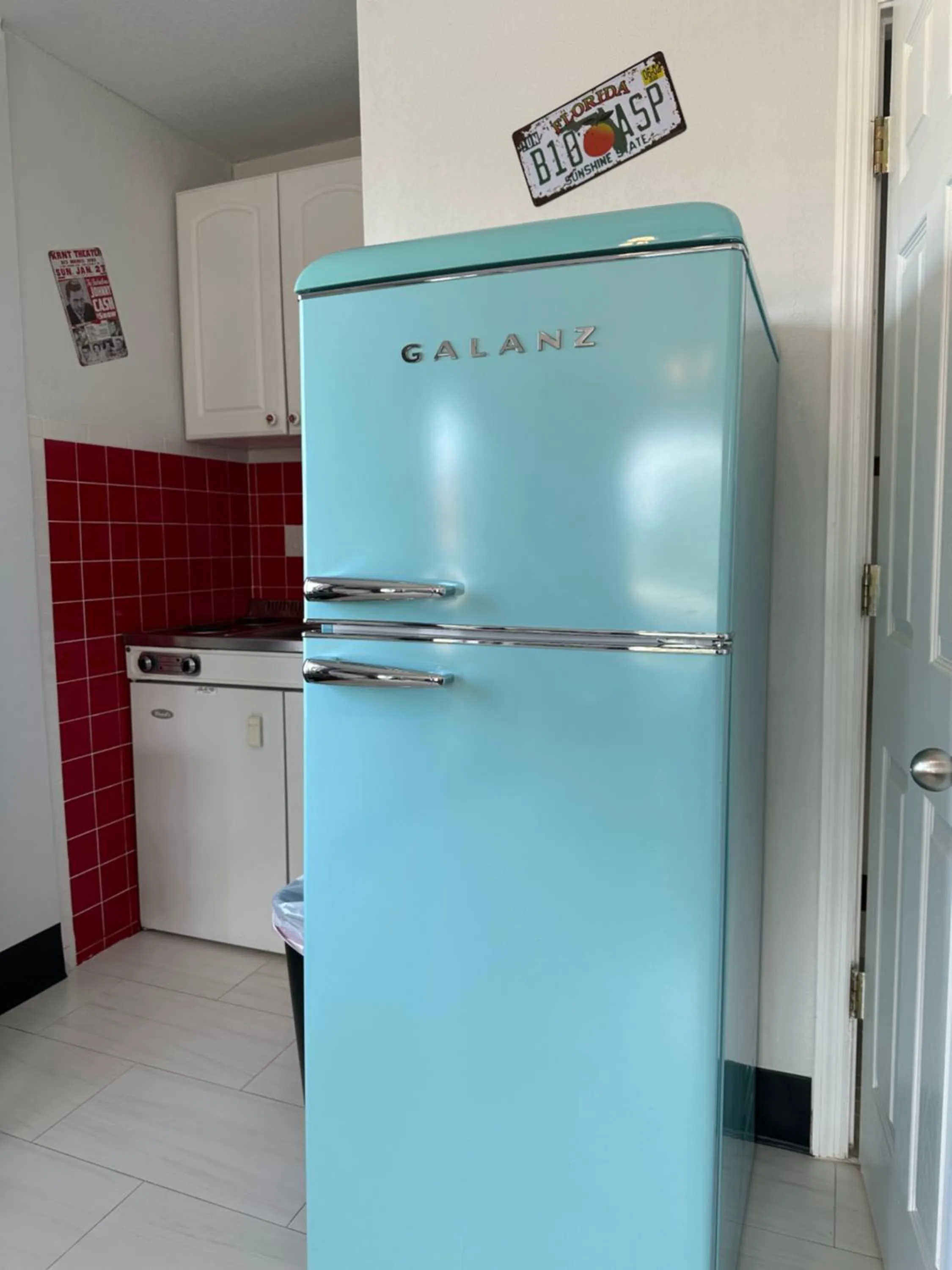 Kitchen or kitchenette in Sea Jay Motel and Marina