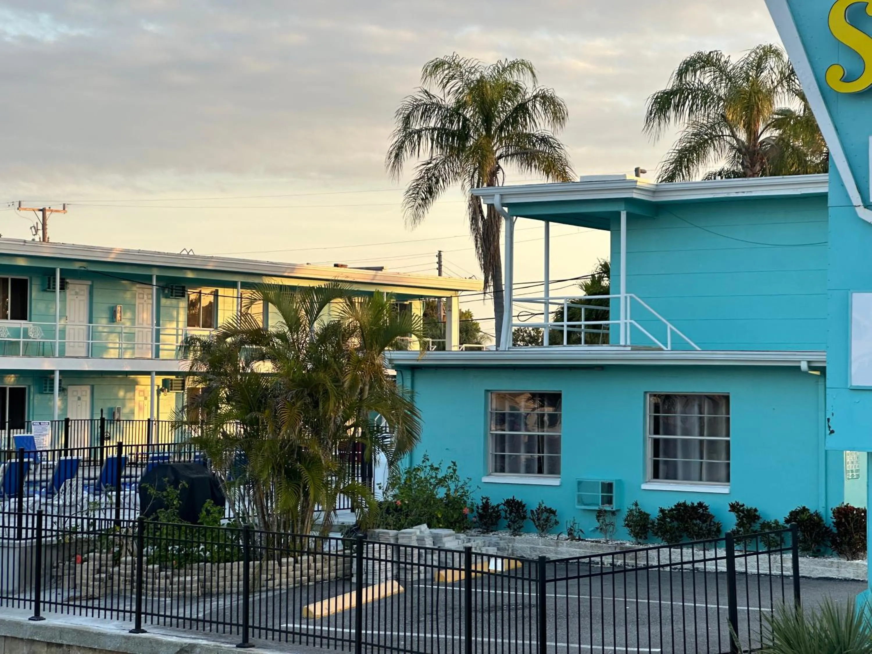 Property building in Sea Jay Motel and Marina