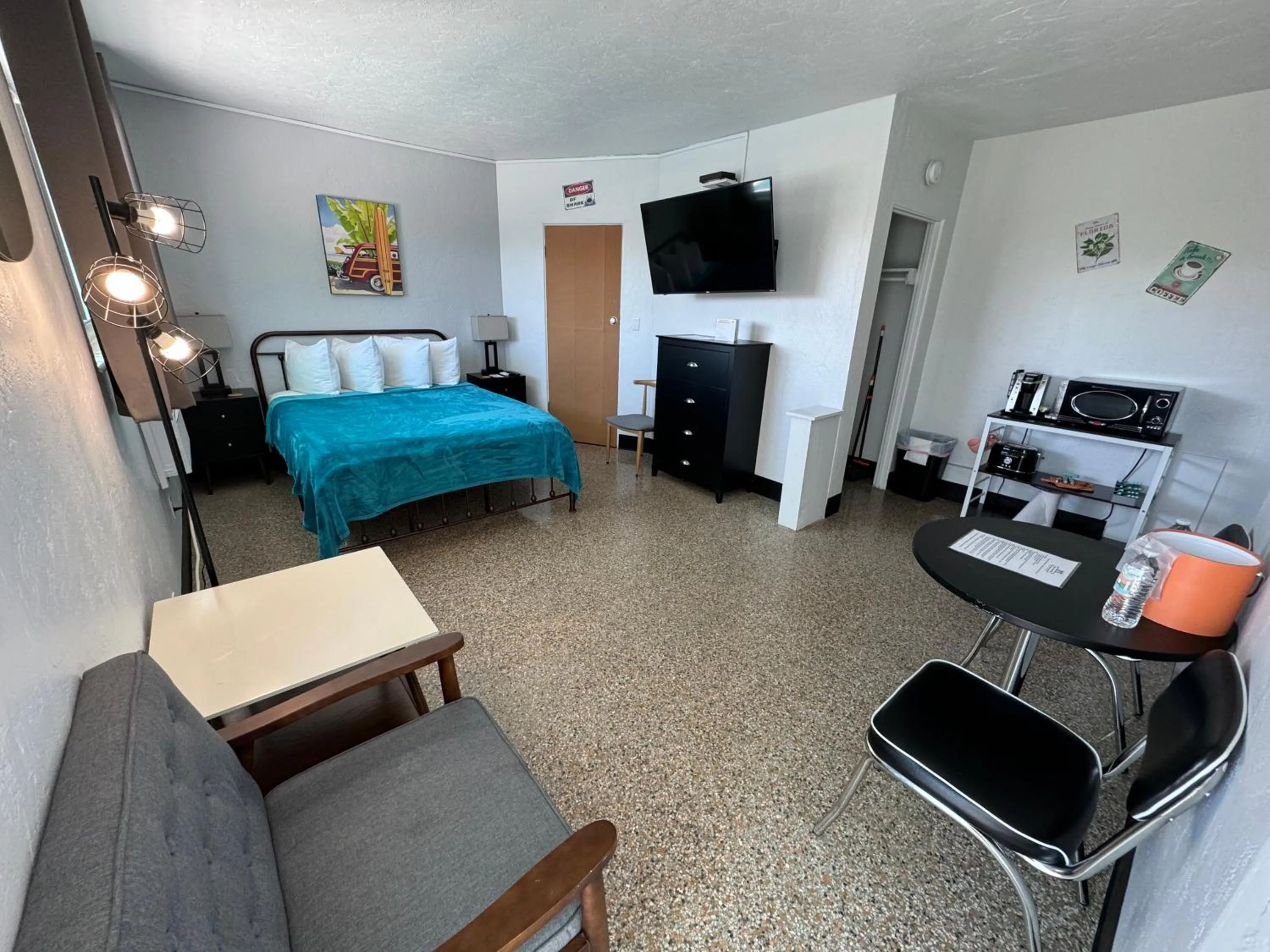 Photo of the whole room, Bed in Sea Jay Motel and Marina