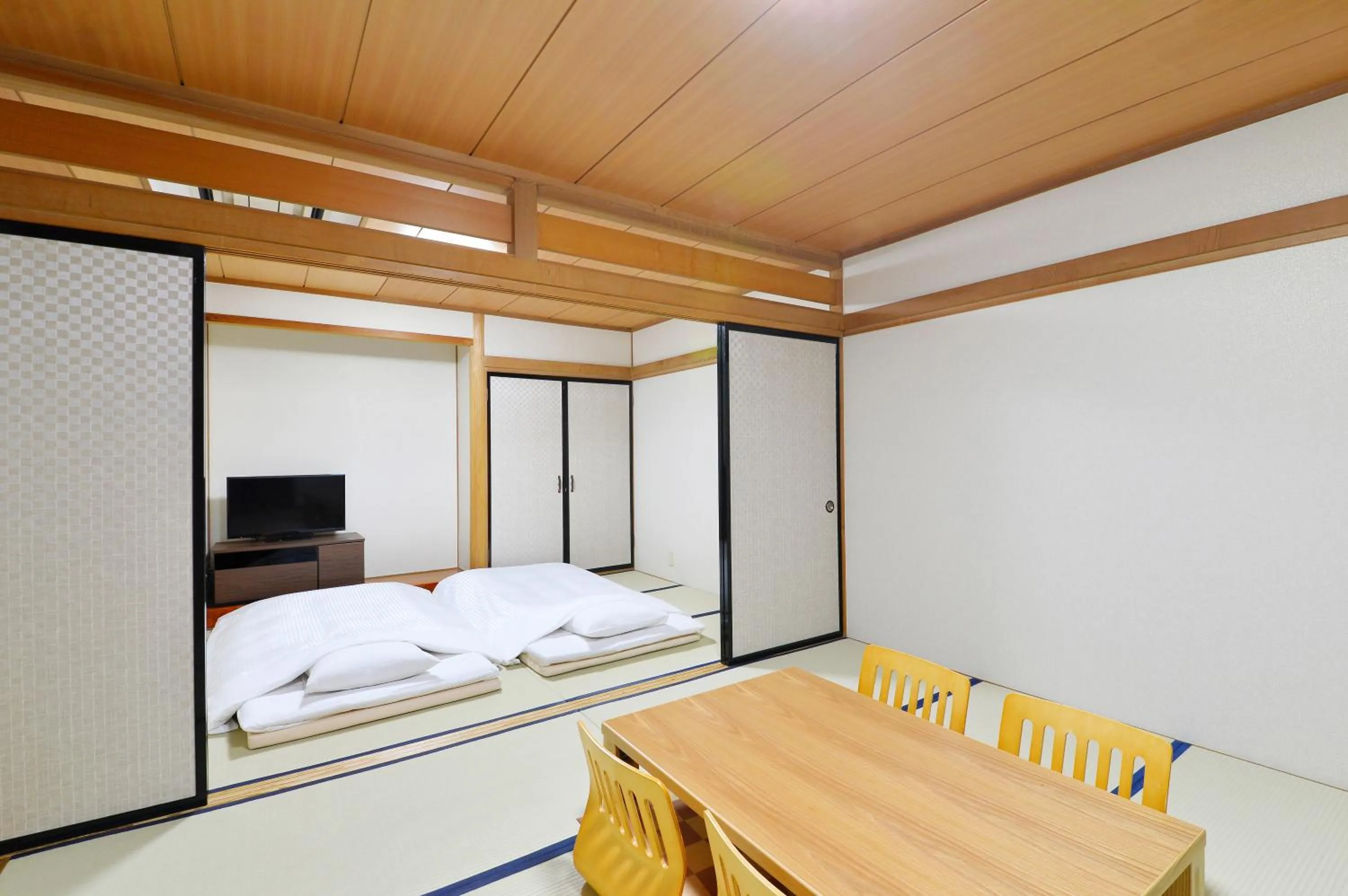 Photo of the whole room, Bed in HOTEL MYSTAYS Hakodate Station