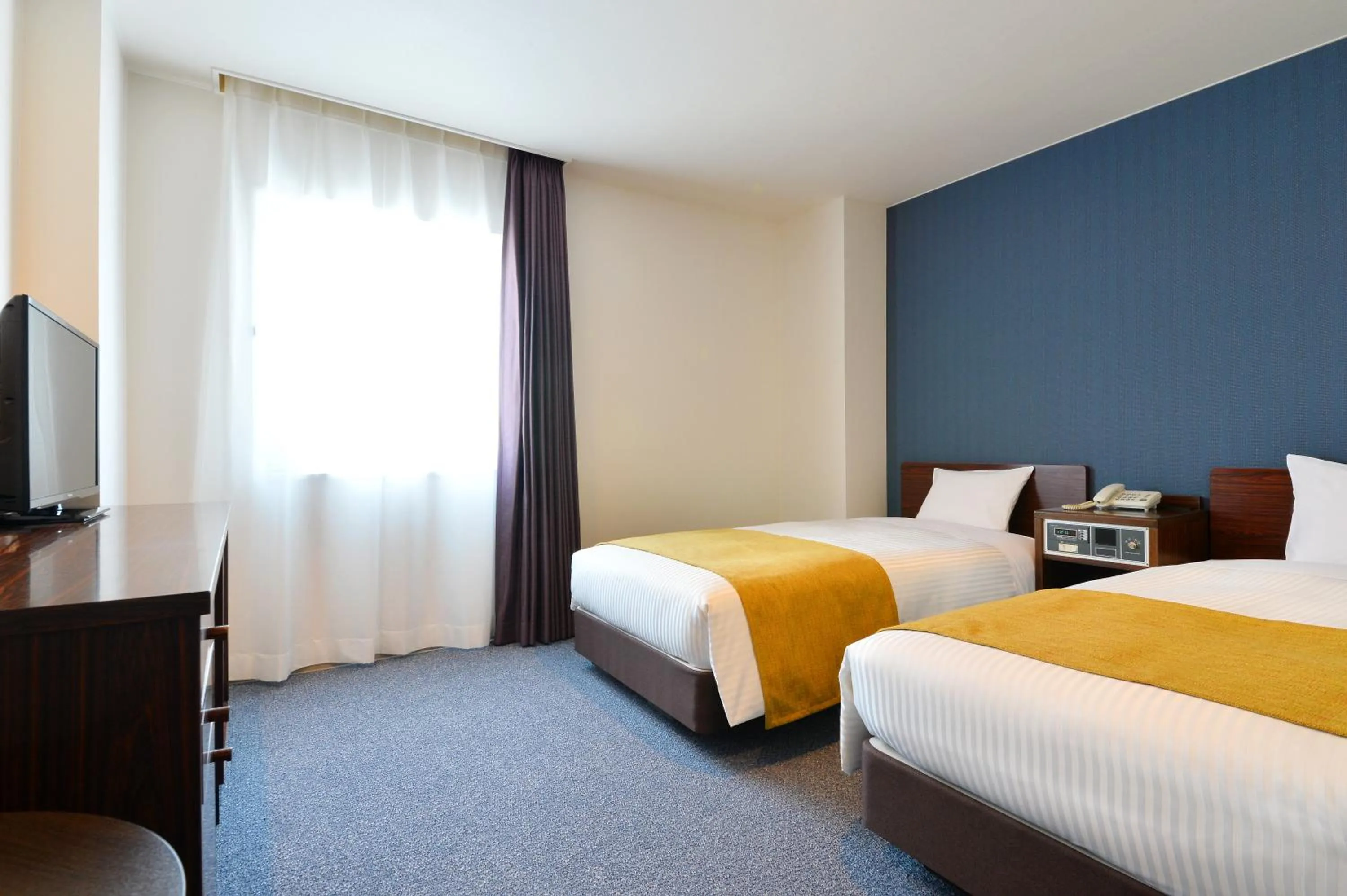 Photo of the whole room, Bed in HOTEL MYSTAYS Hakodate Station